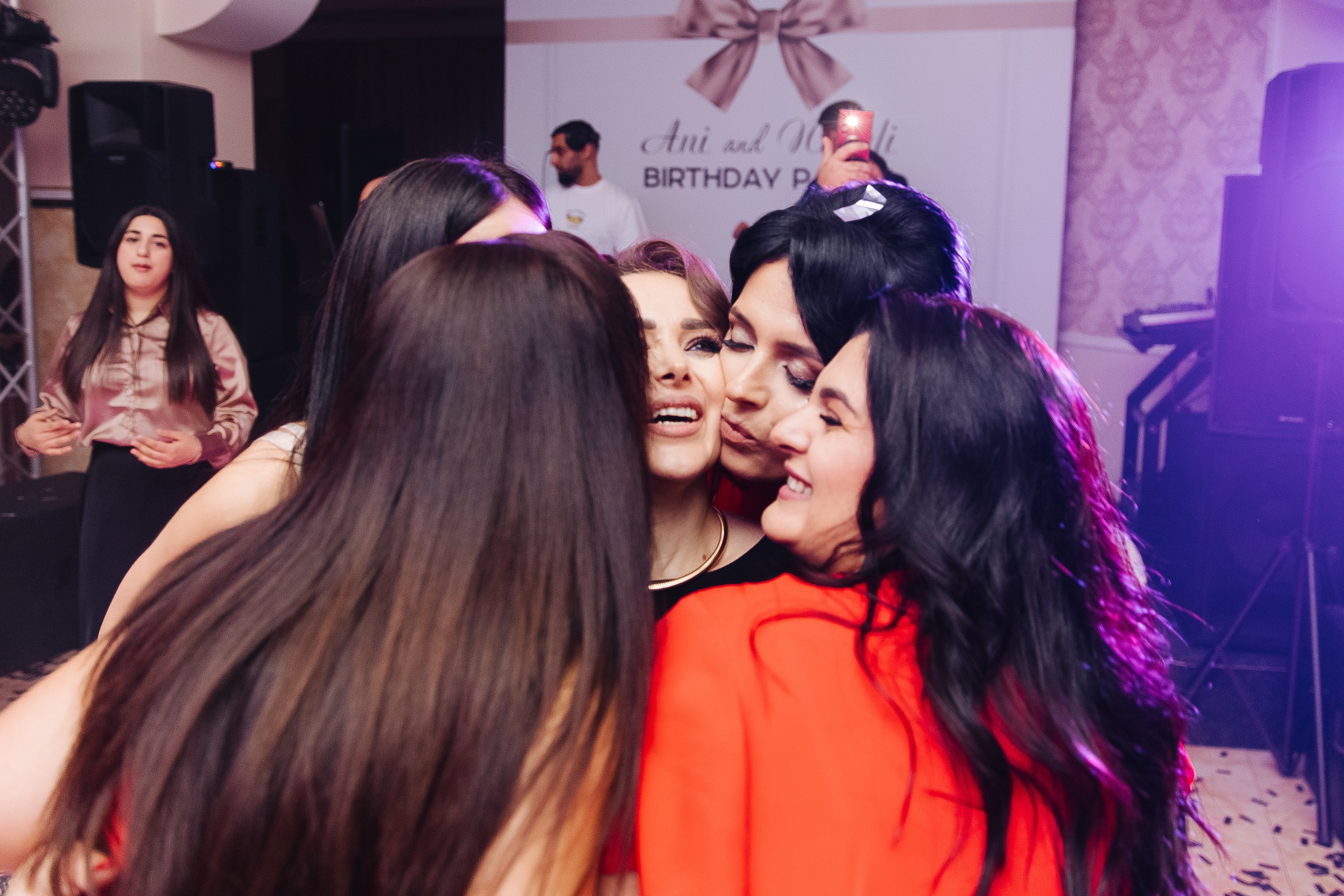 Ани и Назели. 35&5 День рождения, «Янтарь». Фотограф в Красноярске Надежда Воскресенская