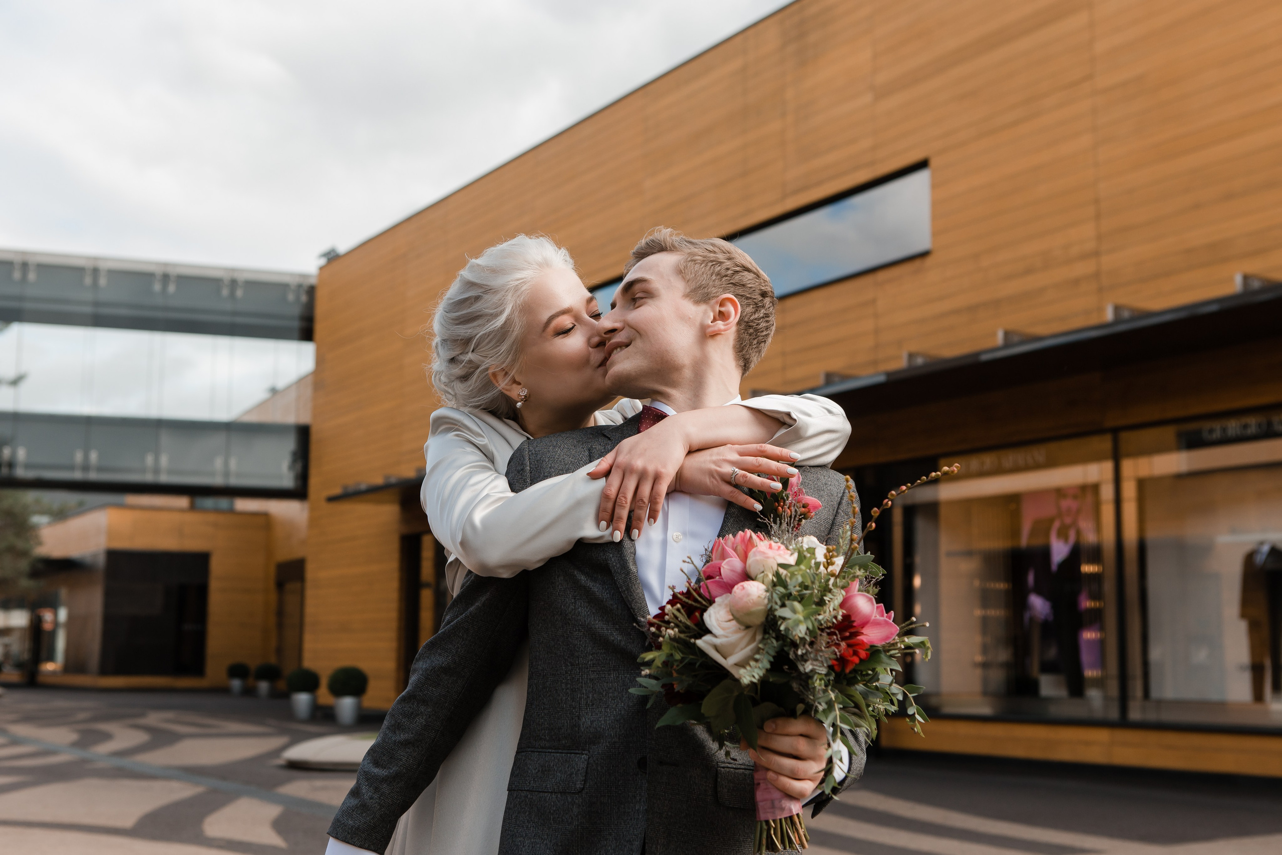 Александр и Ольга. Видеосъемка и фотосъемка свадеб. Фотограф и оператор на свадьбу. Видеосъемка подкастов, собственная видео-фотостудии. Предметная фотосъемка