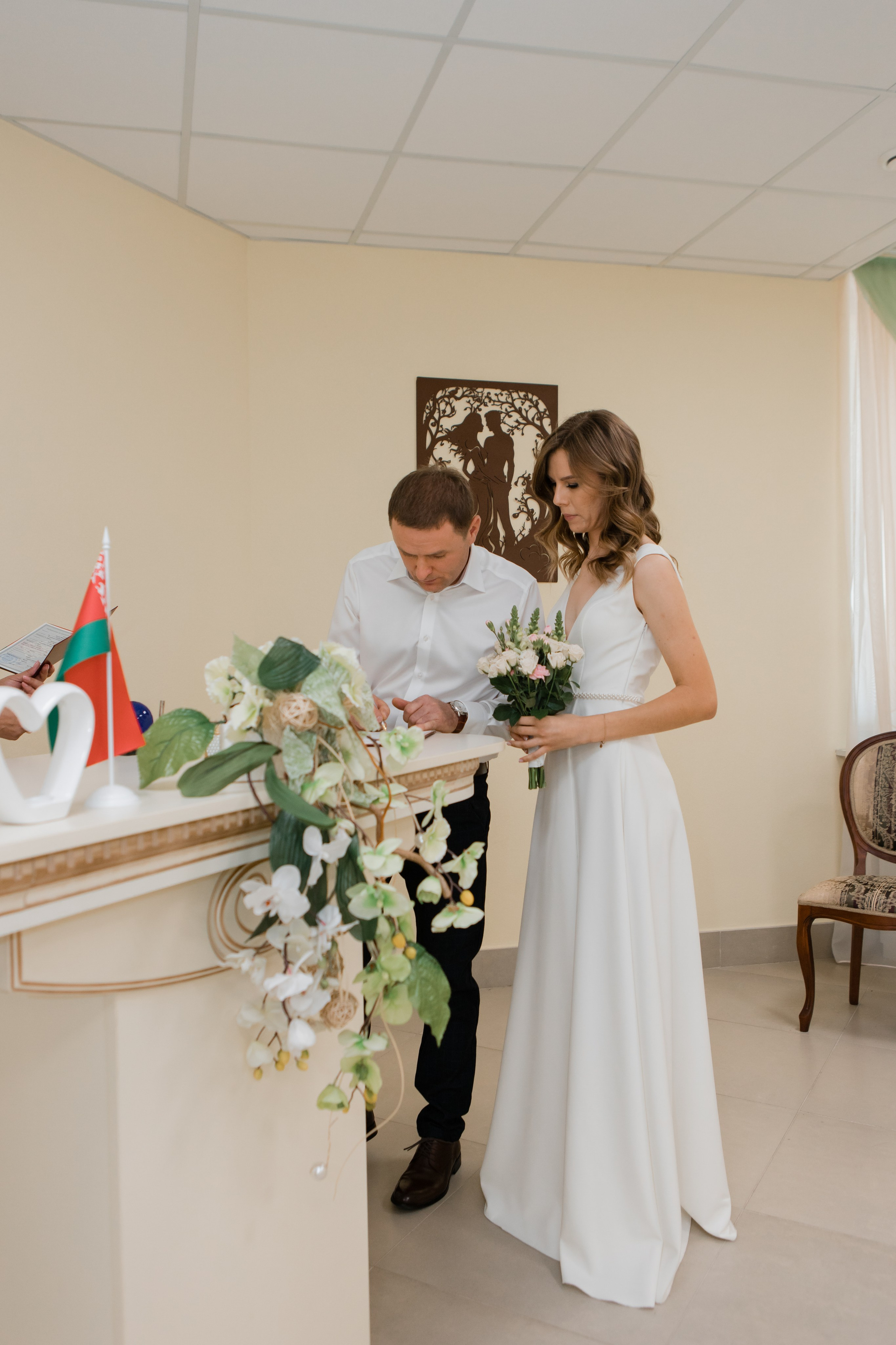 Отдел ЗАГС Администрации Советского района. Видеосъемка и фотосъемка свадеб. Фотограф и оператор на свадьбу. Видеосъемка подкастов, собственная видео-фотостудии. Предметная фотосъемка