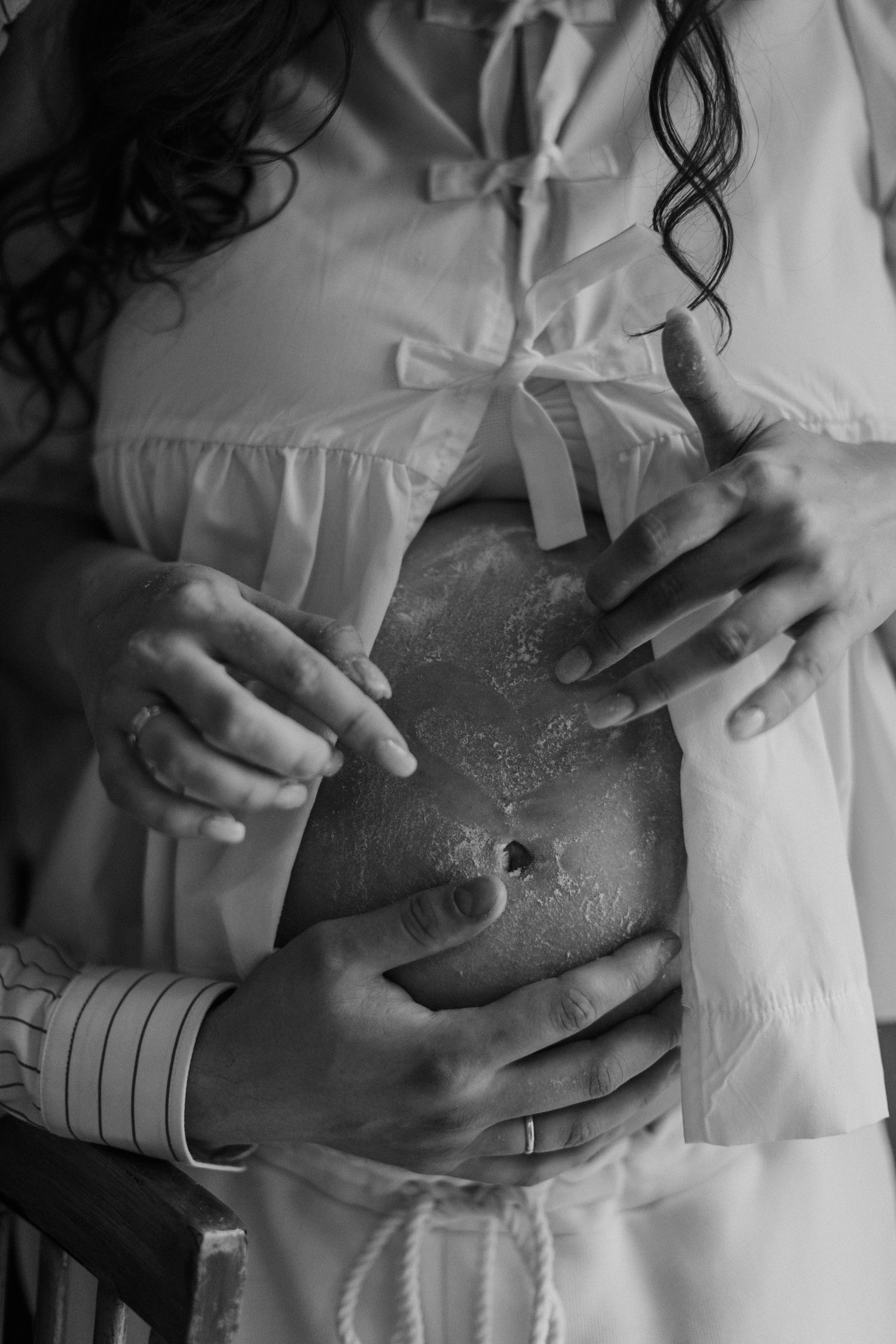 черно-белое фото живот беременной