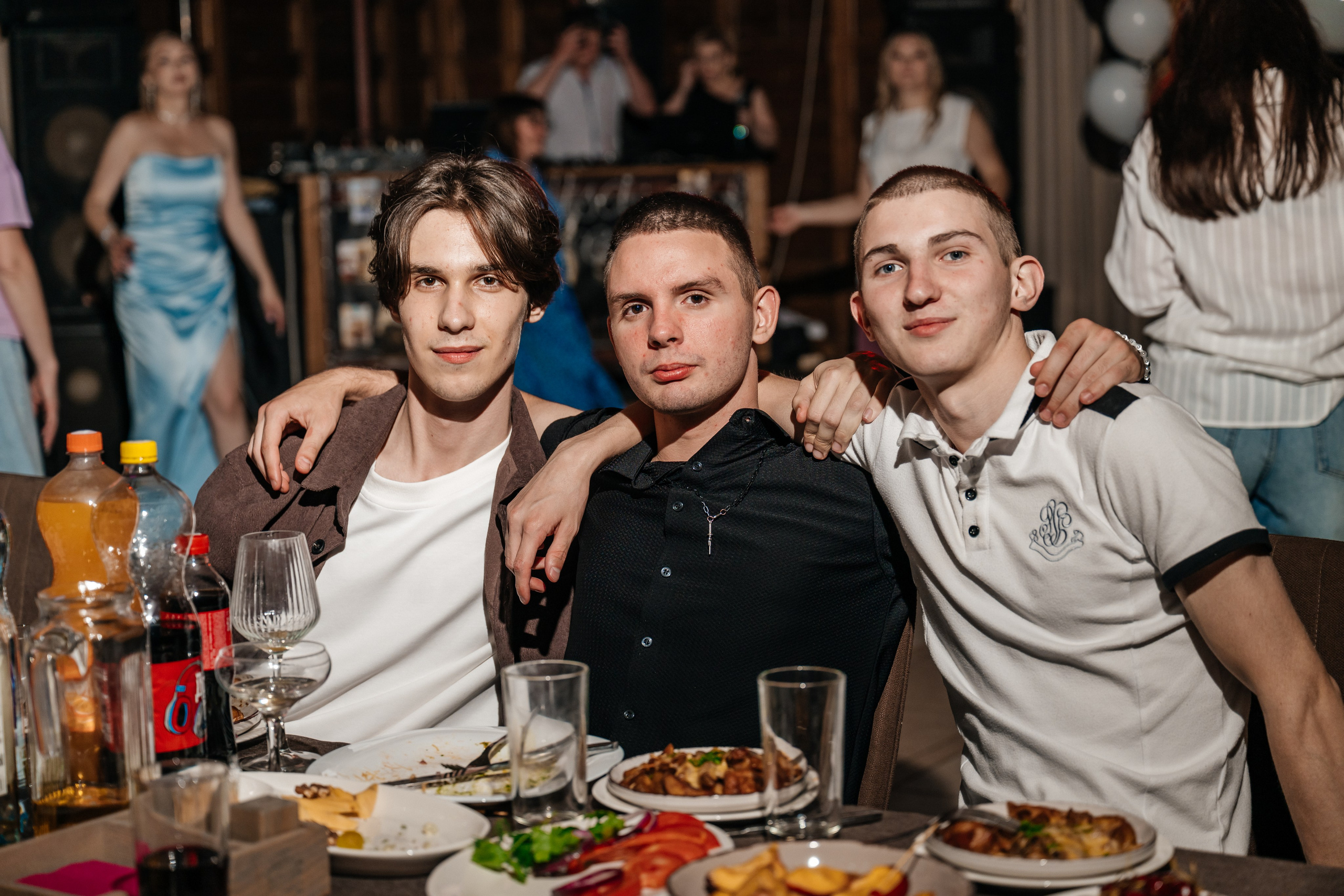 Выпускной. Репортаж. Школьный фотограф в Валуйках. Фотосессии для выпускников и изготовление выпускных альбомов в городе Валуйки и в Белгородской области
