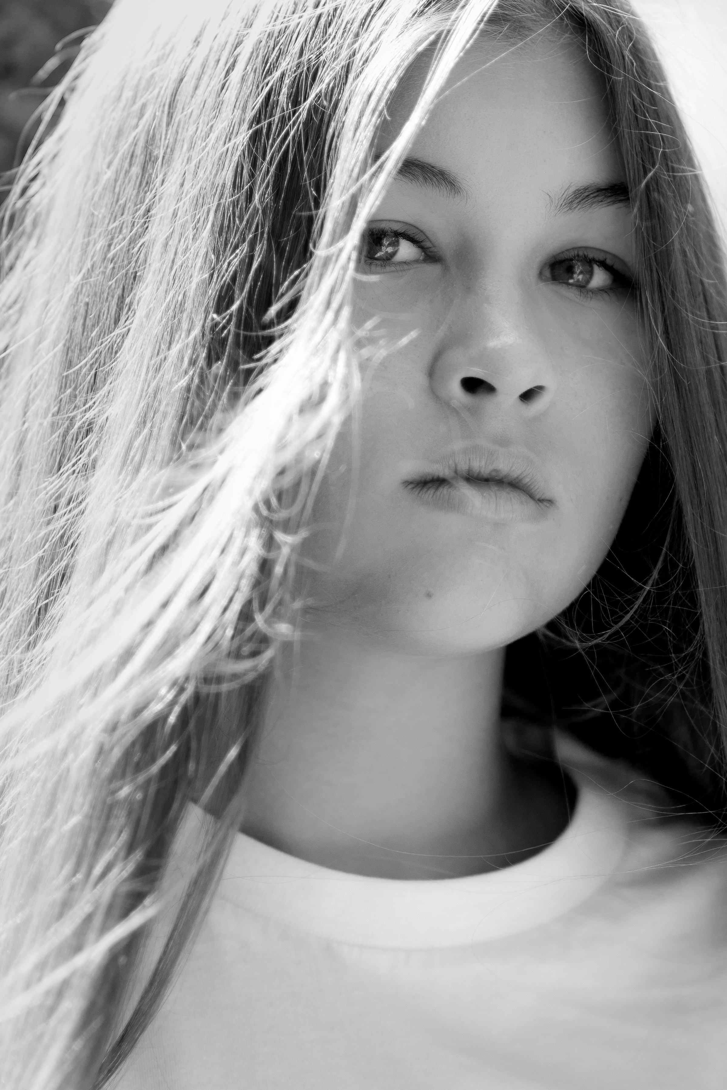 Фотосессия девочки подростка в старом городе. Главная