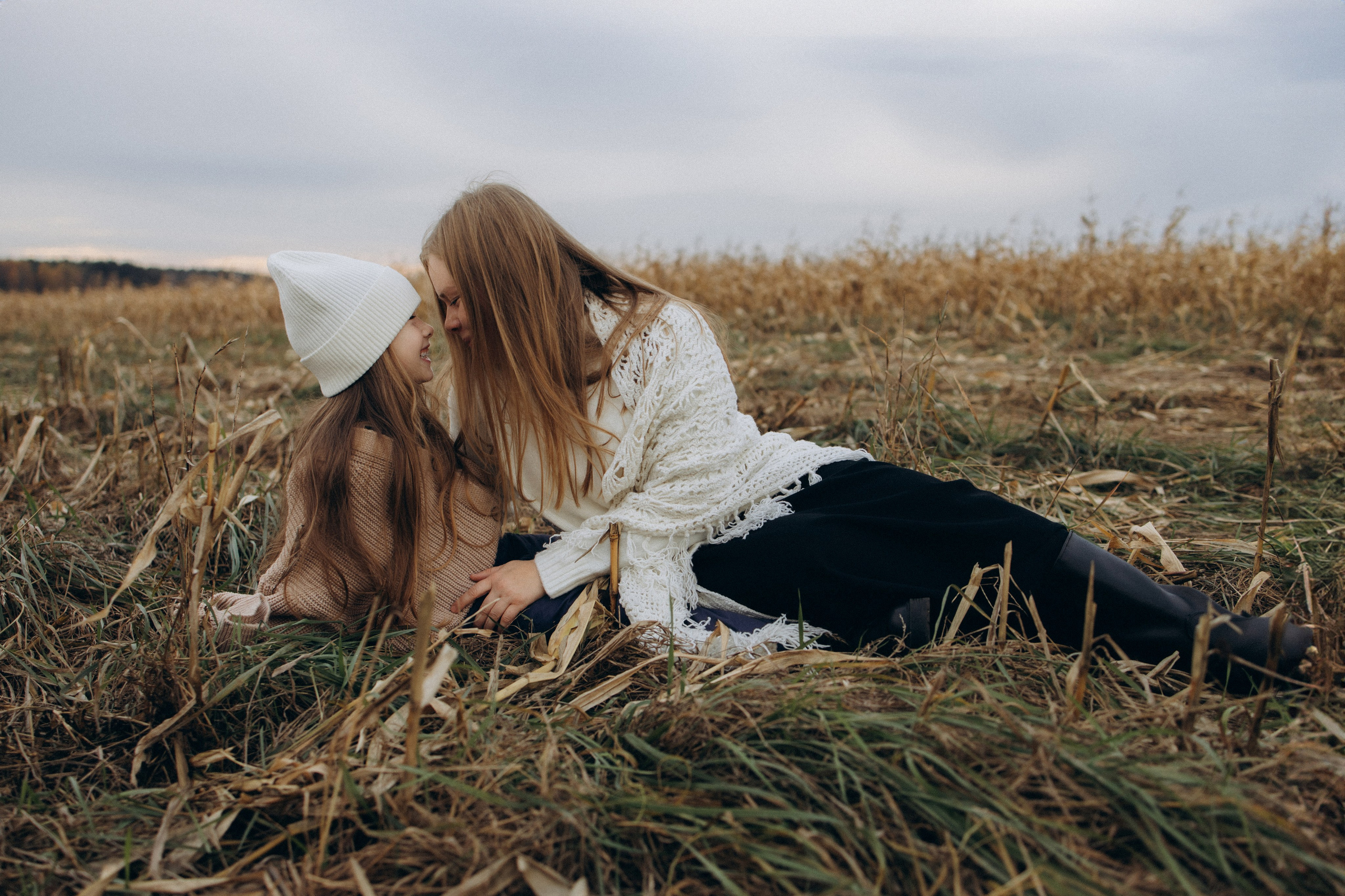 Оля, Ксюша и кукуруза. Фотограф Елена Рябцева