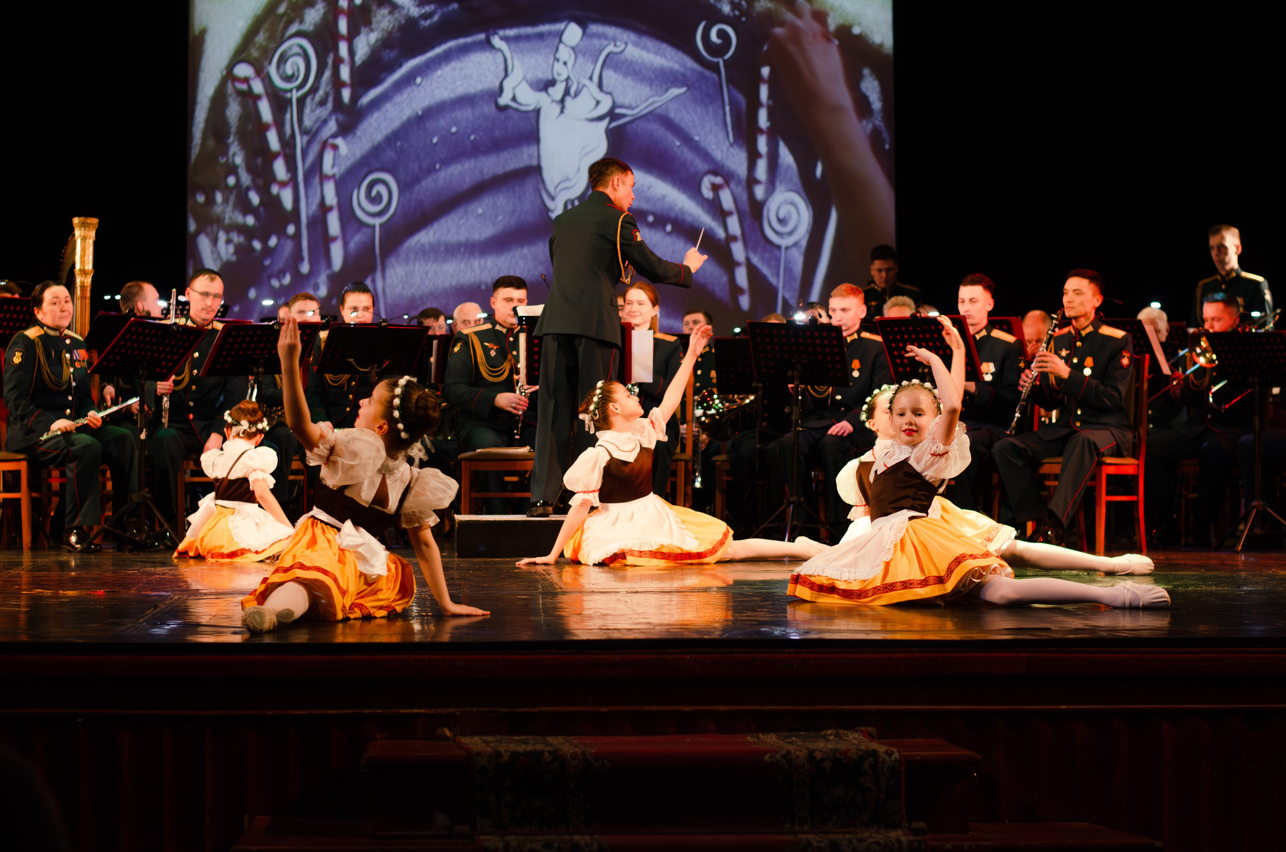 Новогодняя программа «Щелкунчик» на сцене Дома Офицеров. Портретный и репортажный фотограф в Санкт-Петербурге Варвара Жукова