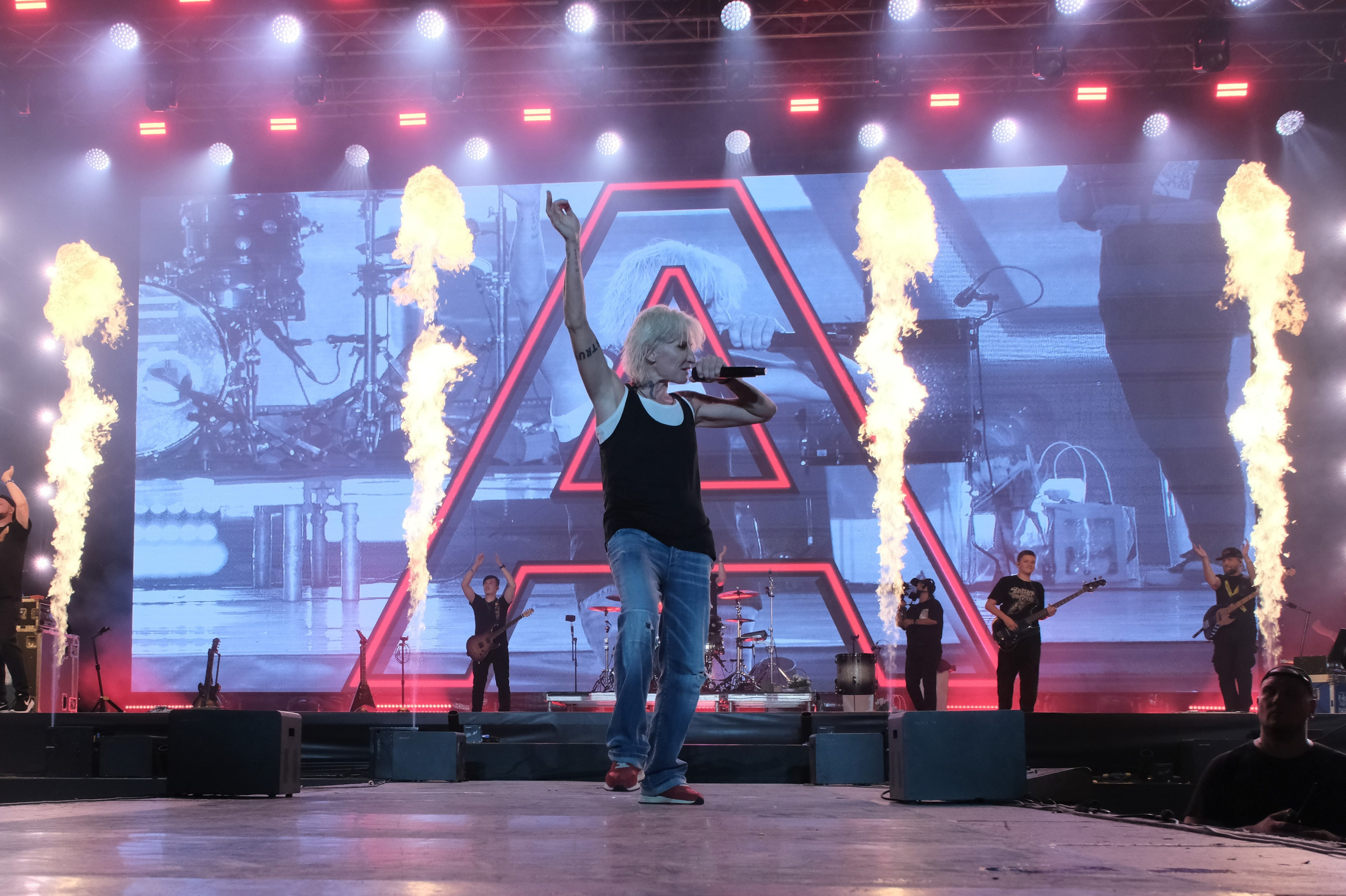 Диана Арбенина (группа «Ночные снайперы») — Москва, МТС Live Лето 2024. RedGeek - блогер и стручњак за образовање и ИТ Кирил Ситнов