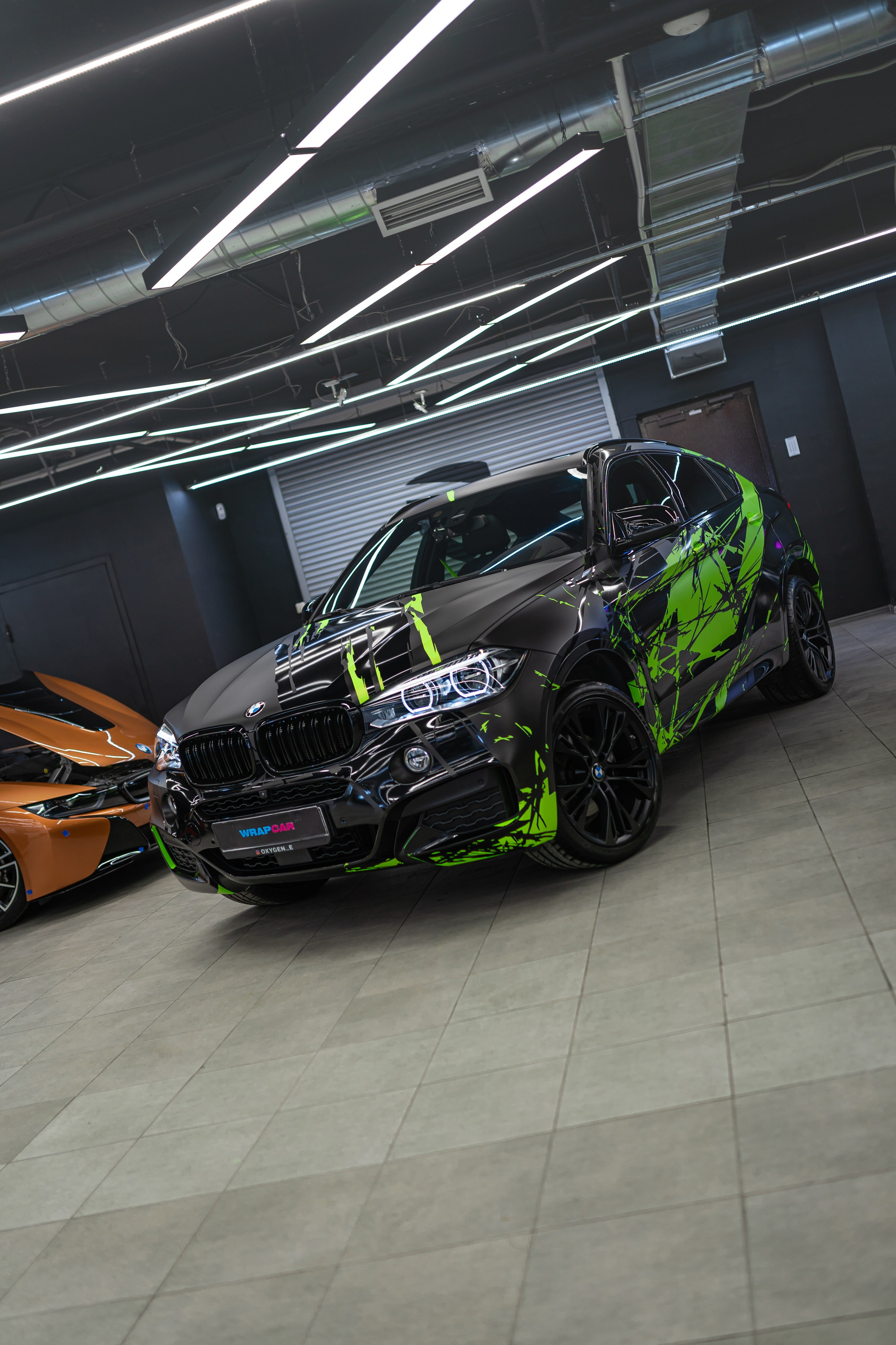 Винилография на BMW X6. Студия дизайна и оклейки авто Barmaley Design