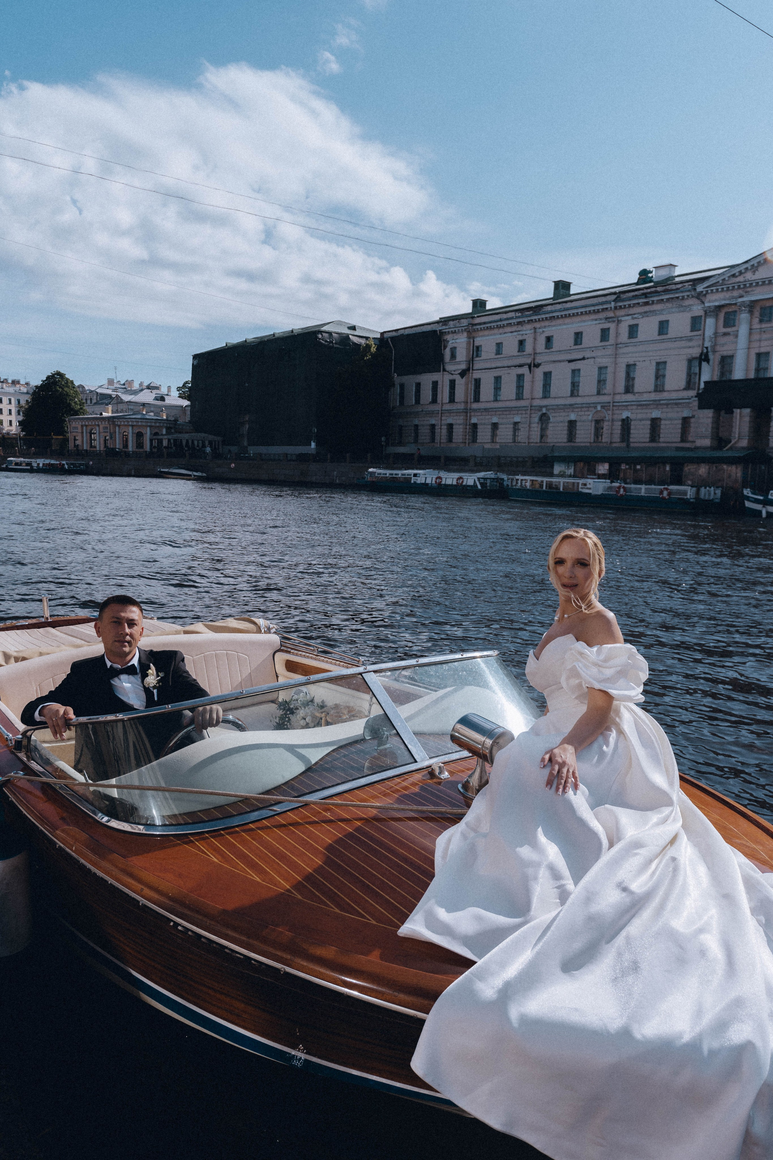 СВАДЕНБНАЯ СЬЕМКА НА КАТЕРЕ ПО КАНАЛАМ САНКТ-ПЕТЕРБУРГА И В АКВАТОРИИ НЕВЫ. Профессиональный фотограф, Санкт-Петербург — Виктория Богомолова