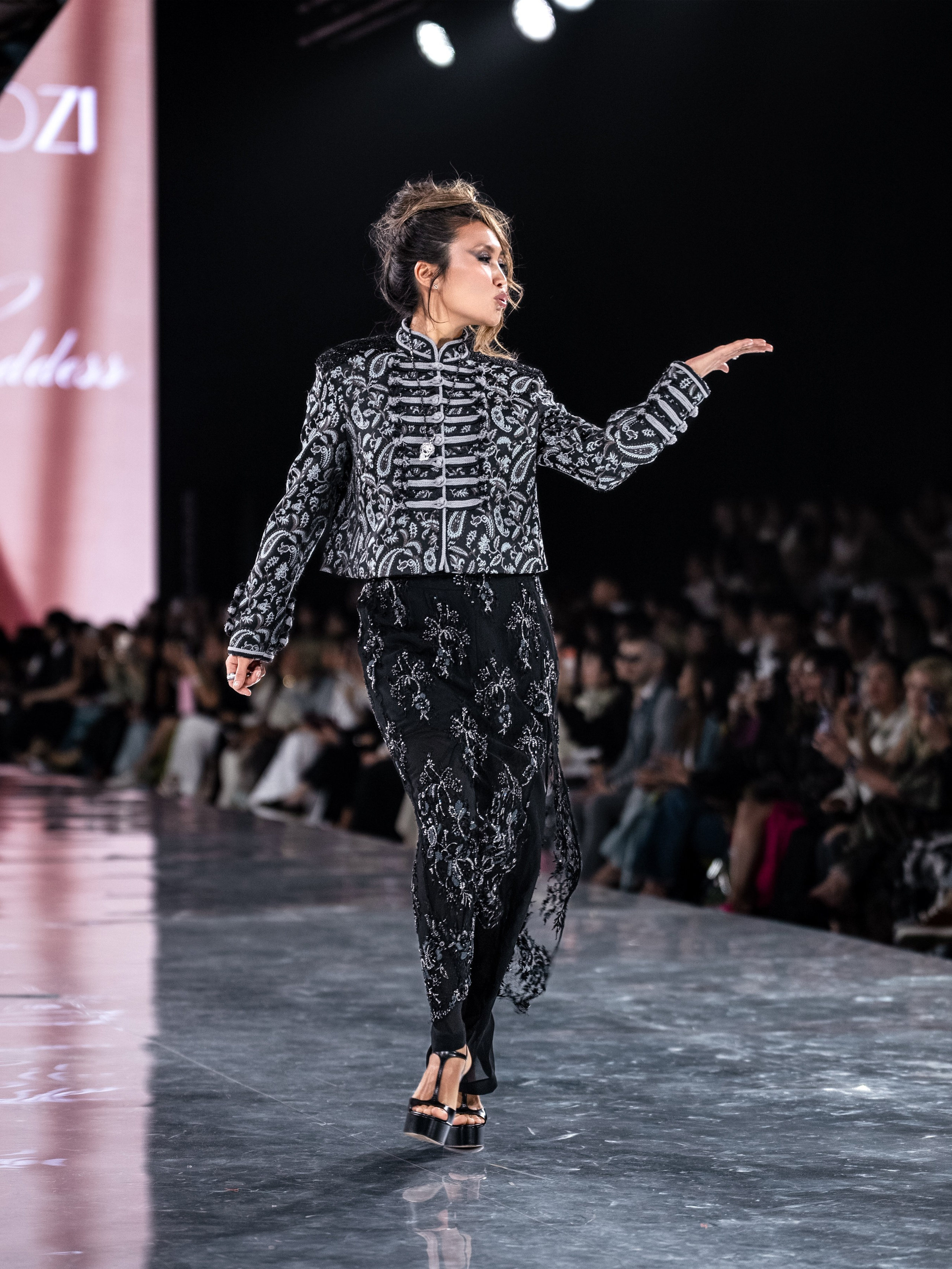 Kazakhstan Fashion Week Zardozi. Сайт Алматинского НЮ АРТ, будуар и фэшн фотографа Дениса Карпенко