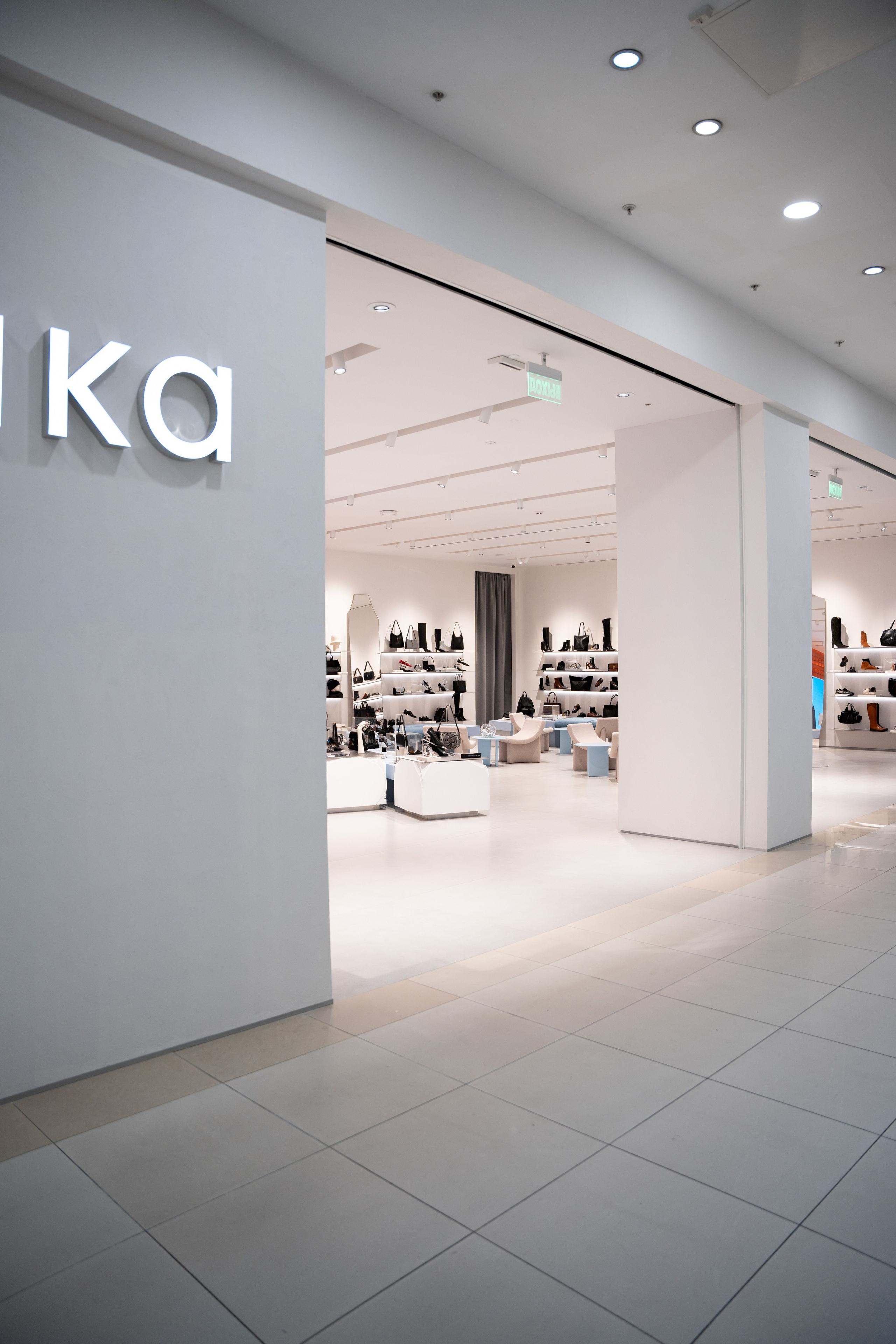 Интерьерная фотосъемка магазина Ekonika в Краснодаре — обувной бренд Профессиональная фотосъемка Ekonika — фирменный магазин в Краснодаре. Шедевры для Вас! Фотограф и Видеограф в Краснодаре Пахиев Руслан