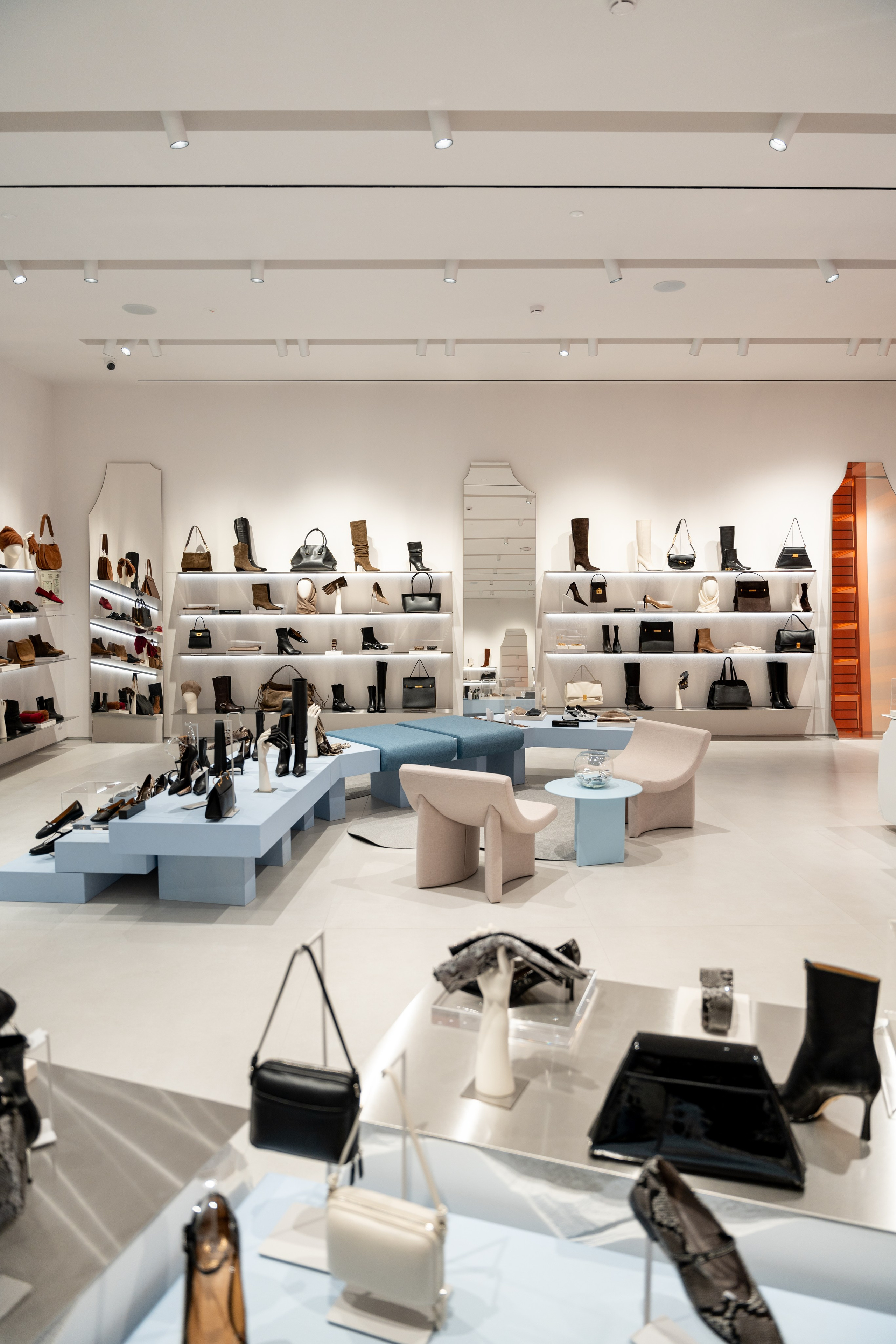 Интерьерная фотосъемка магазина Ekonika в Краснодаре — обувной бренд Профессиональная фотосъемка Ekonika — фирменный магазин в Краснодаре. Шедевры для Вас! Фотограф и Видеограф в Краснодаре Пахиев Руслан