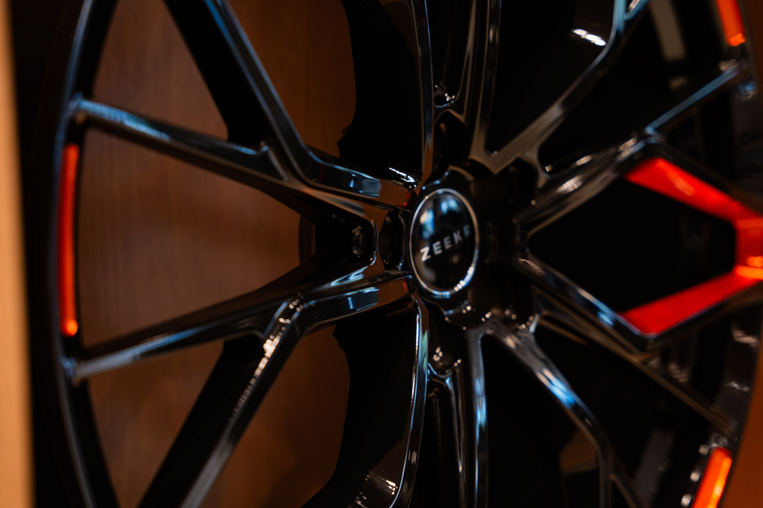 Интерьерная фотосъемка автосалона Elrus в Краснодаре. Zeekr, LiXiang Профессиональная фотосъемка интерьера премиум-автосалона в Краснодаре. Шедевры для Вас! Фотограф и Видеограф в Краснодаре Пахиев Руслан