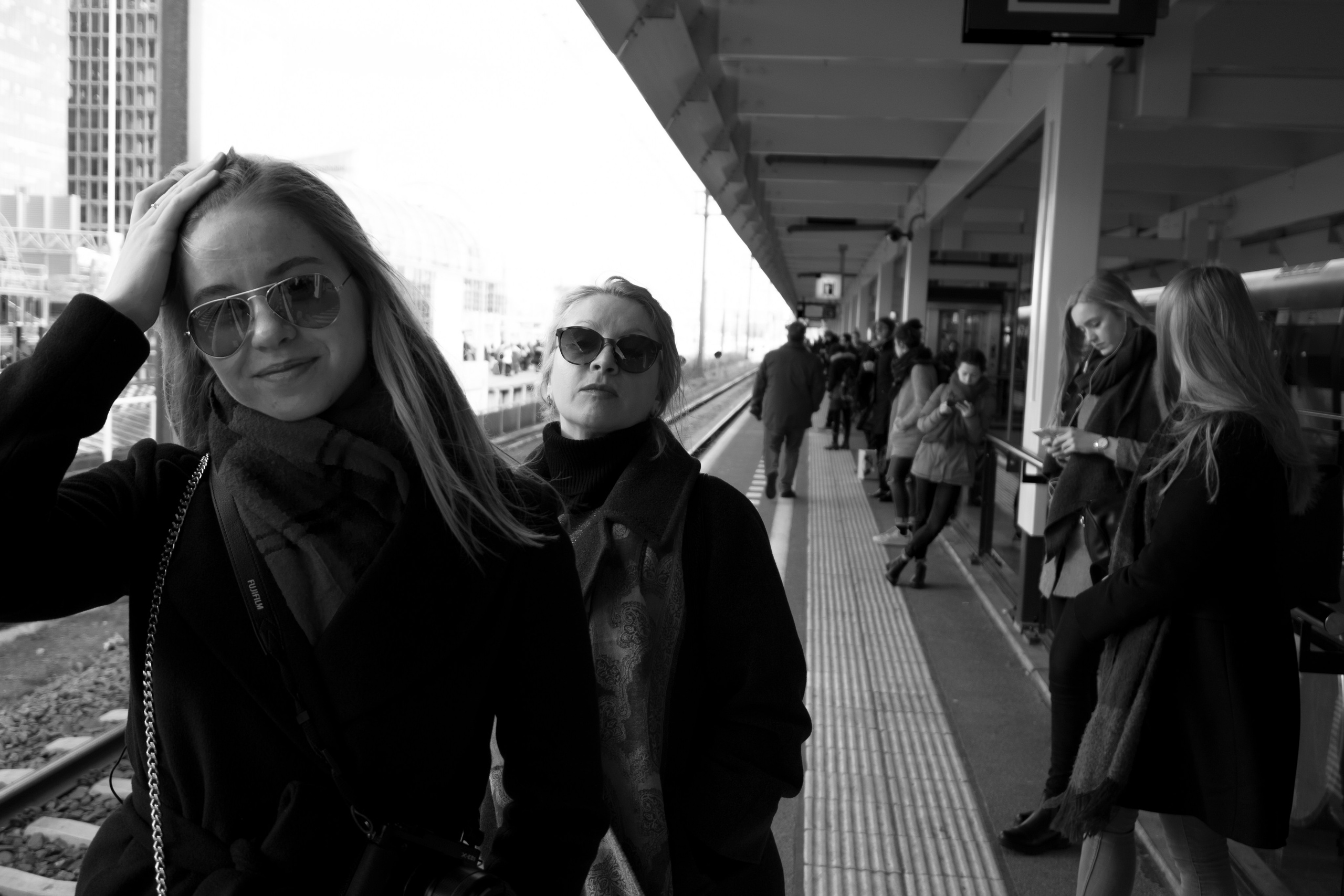 УЛИЦЫ. ПОБУДЬ ЗДЕСЬ И ЦЕЛЕЕ БУДЕТ ЭТОТ МИР