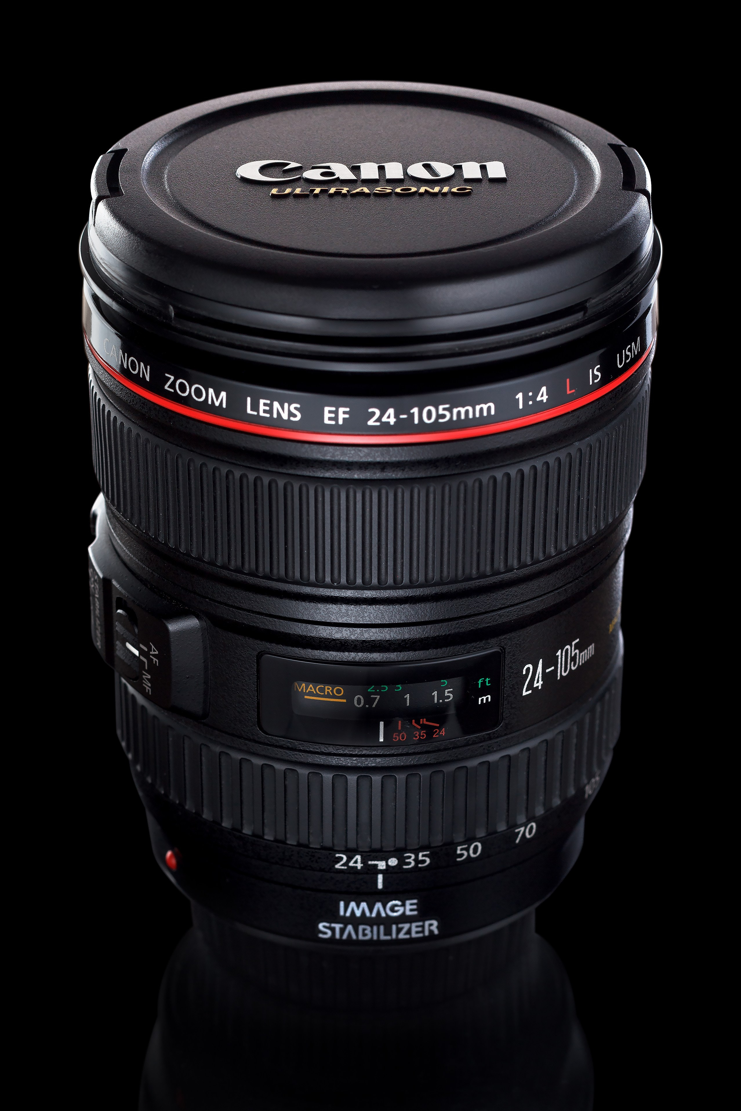 Объектив Canon EF 24-105 L 4 чёрный фон предметное фото