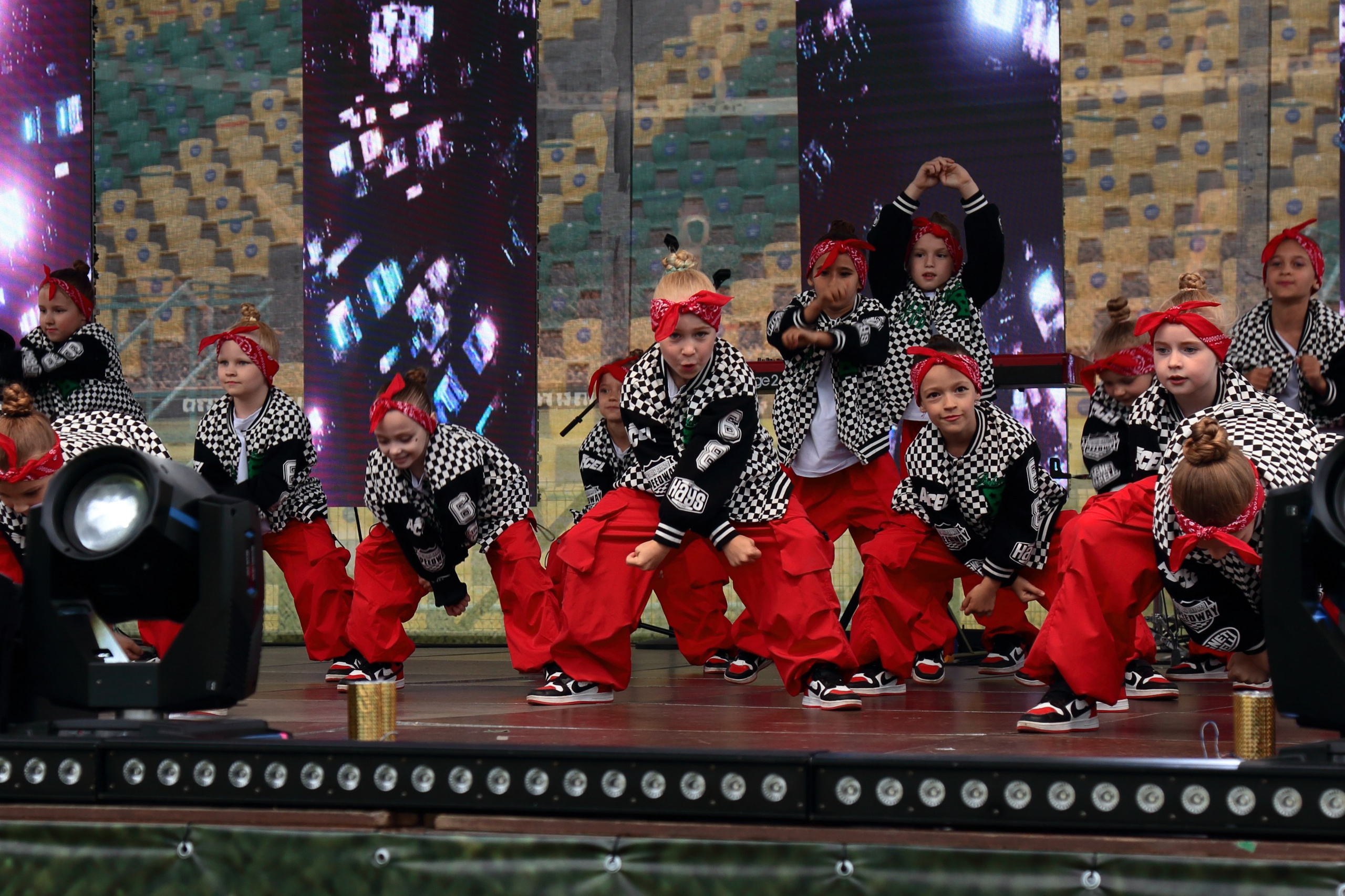 Яркие кадры с детского благотворительного фестиваля футбола в Липецке.