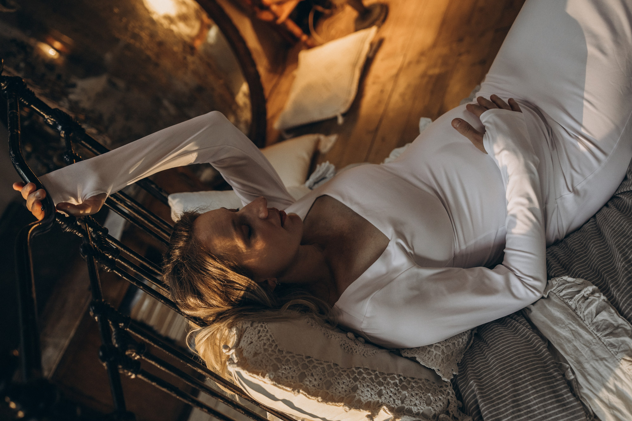 На заброшенном чердаке. Гаврилова Настя семейный фотограф lifestyle в Москве