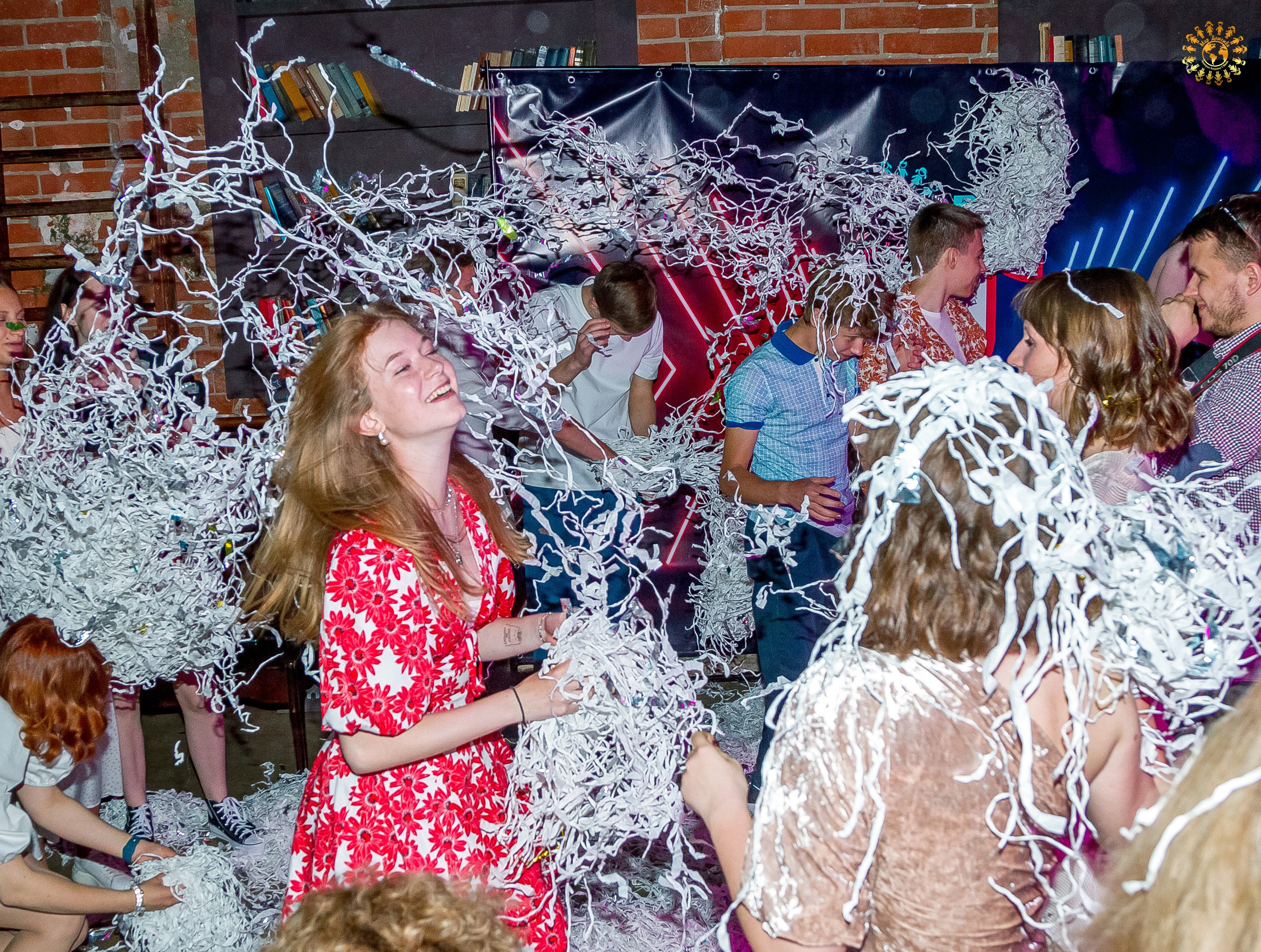 Выпускной 2023 (Школа 548; 9 Ж класс) AG Loft «Библиотека», Москва. Репортажная съемка в Москве и области. Анималистика