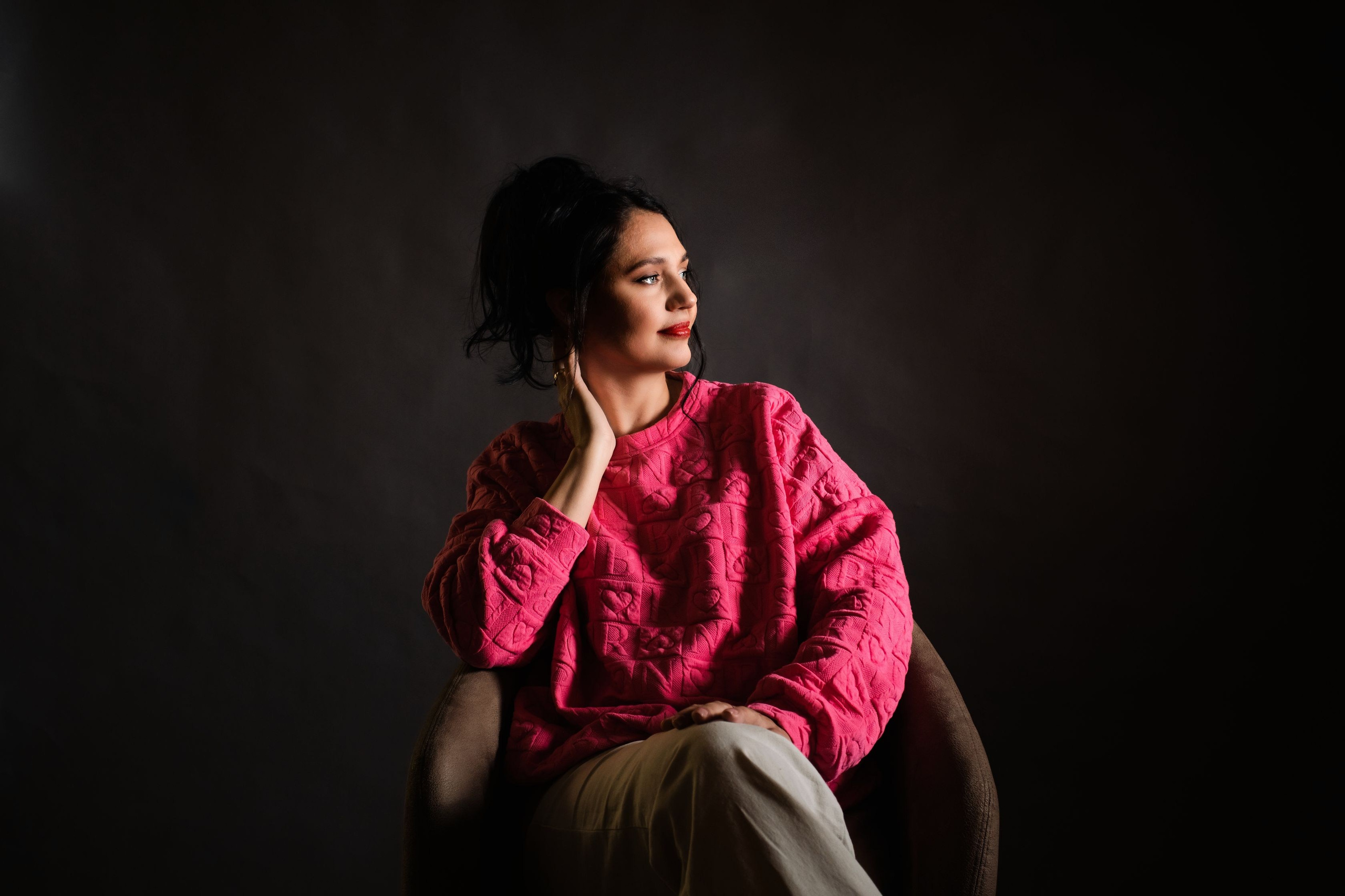 Очарование и уверенность: Фотосессии в студии Fotogen. Интерьерная фотостудия FOTOGEN г. Краснодар