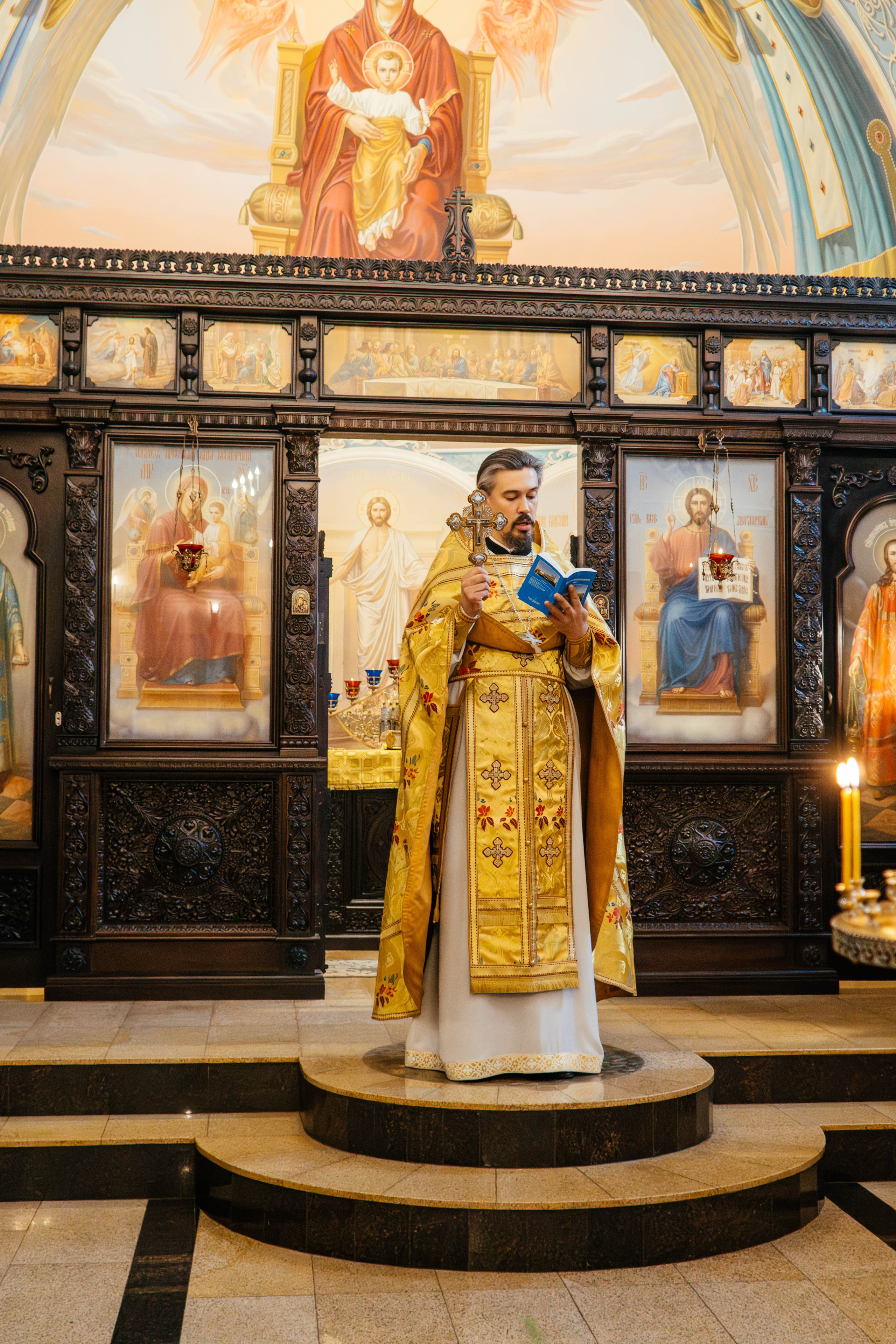 Литургия в храме блж. Ксении Петербургской д. Слобода. Фотограф Москва Валерия Веденина