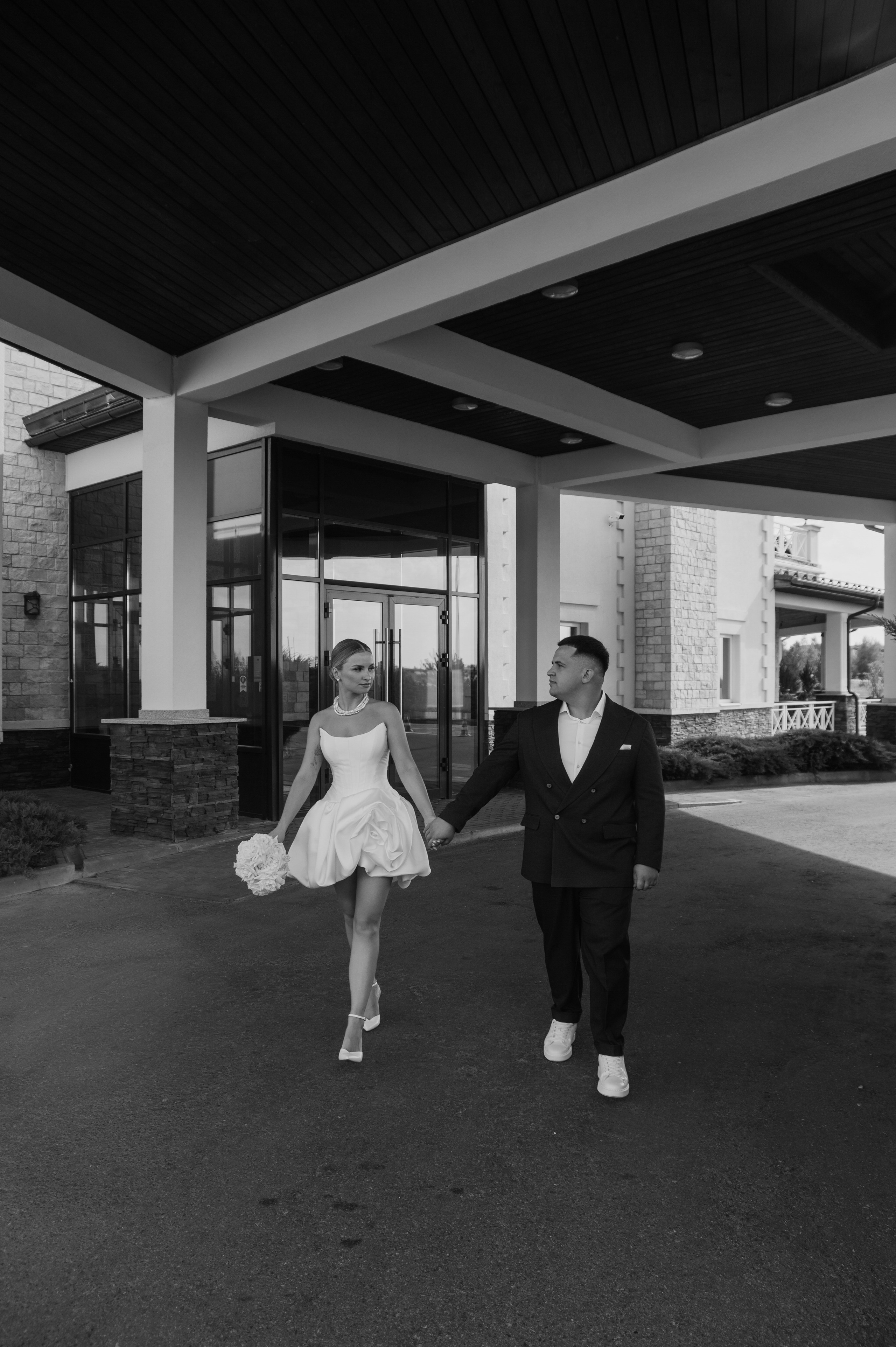 Свадебная фотосессия в Завидово гольф поле с утром невесты и красивым свадебным банкетом. Свадебный фотограф в Твери, Москве и Санкт-Петербурге Денисова Екатерина