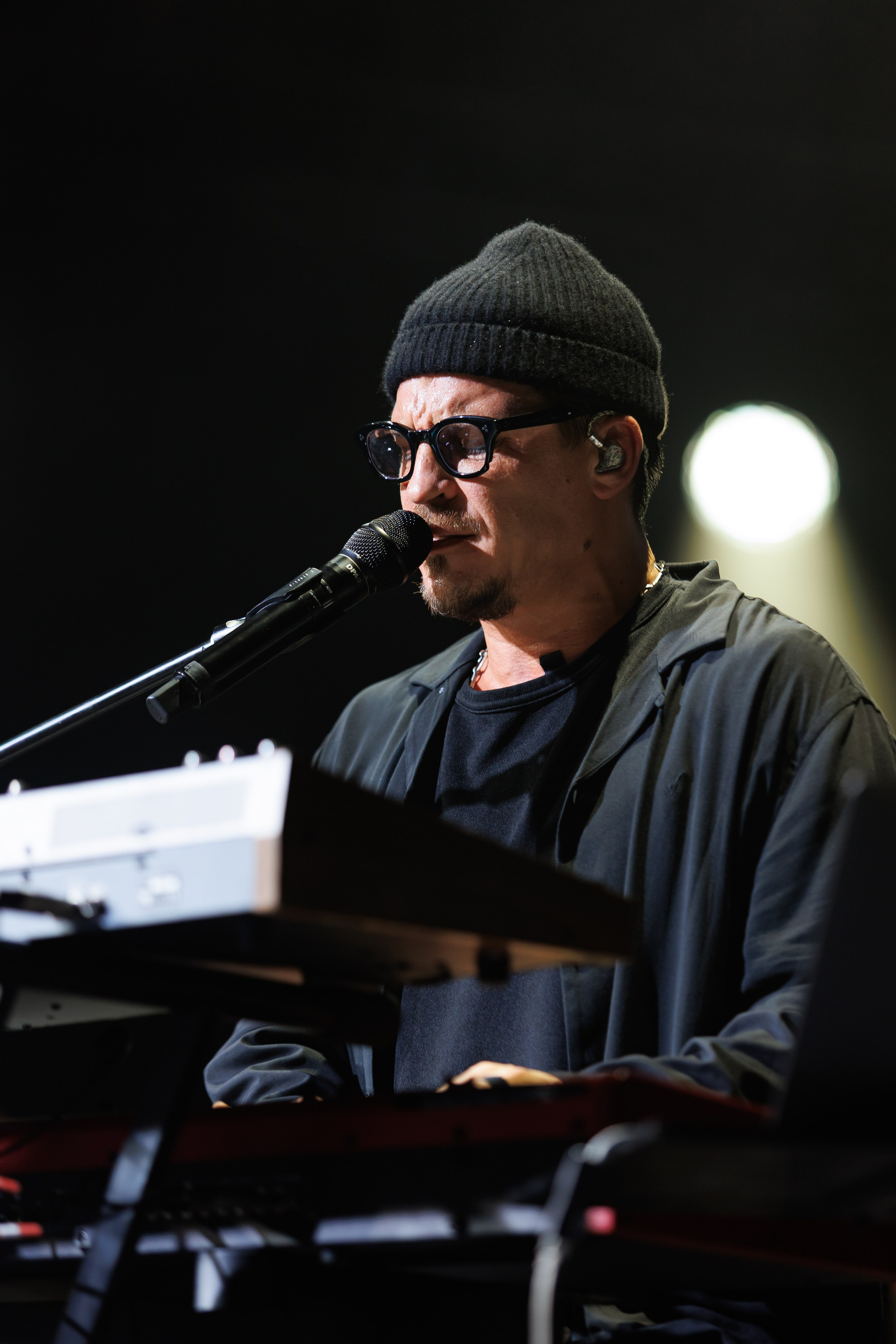 Concert Photography in Dubai — Anton Belyaev Live Performance. Evgen Yatsenko — Photographer in Dubai