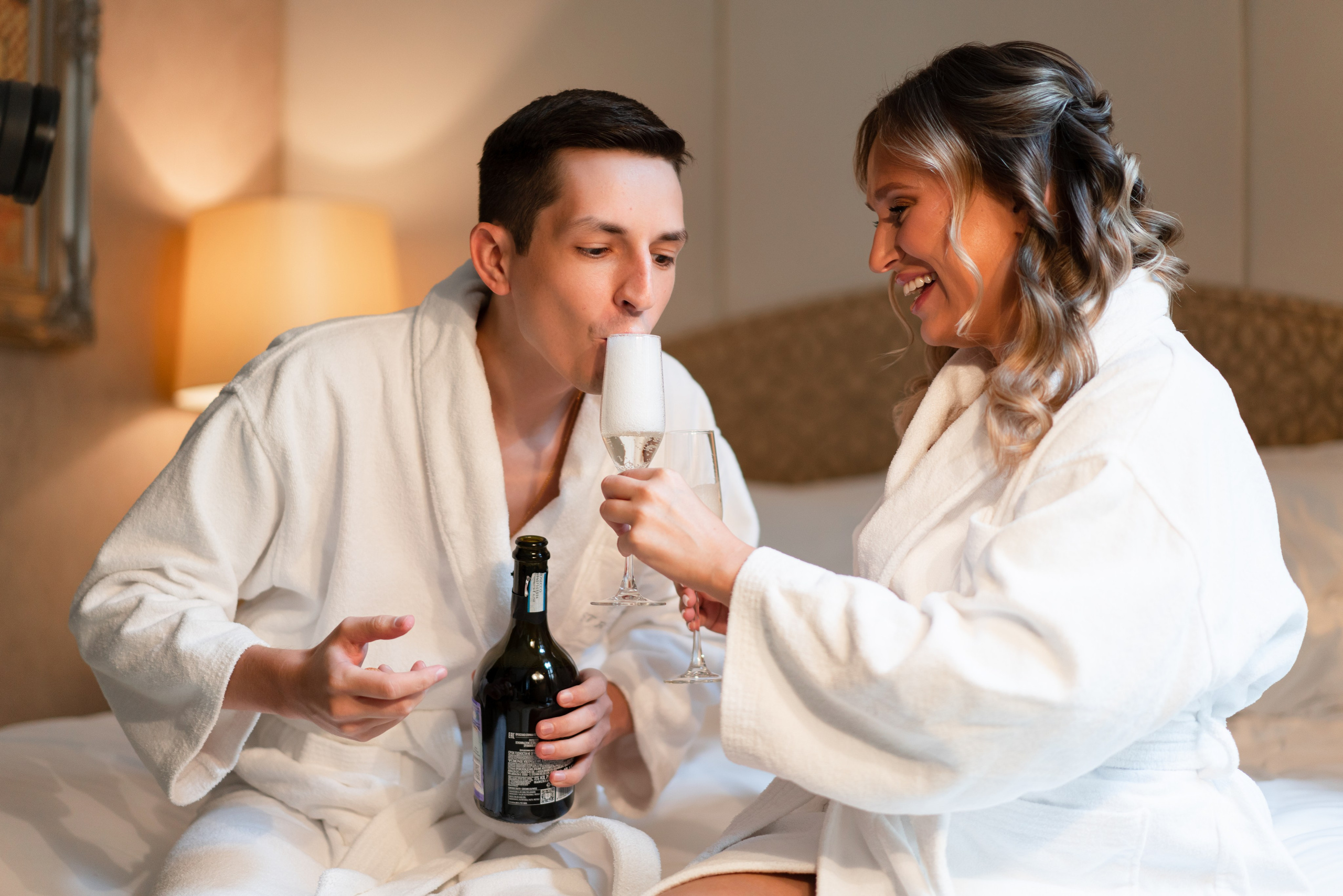 Свадебная фотосессия в отеле The St. Regis Moscow Nikolskaya. Свадебный фотограф Вера Климова