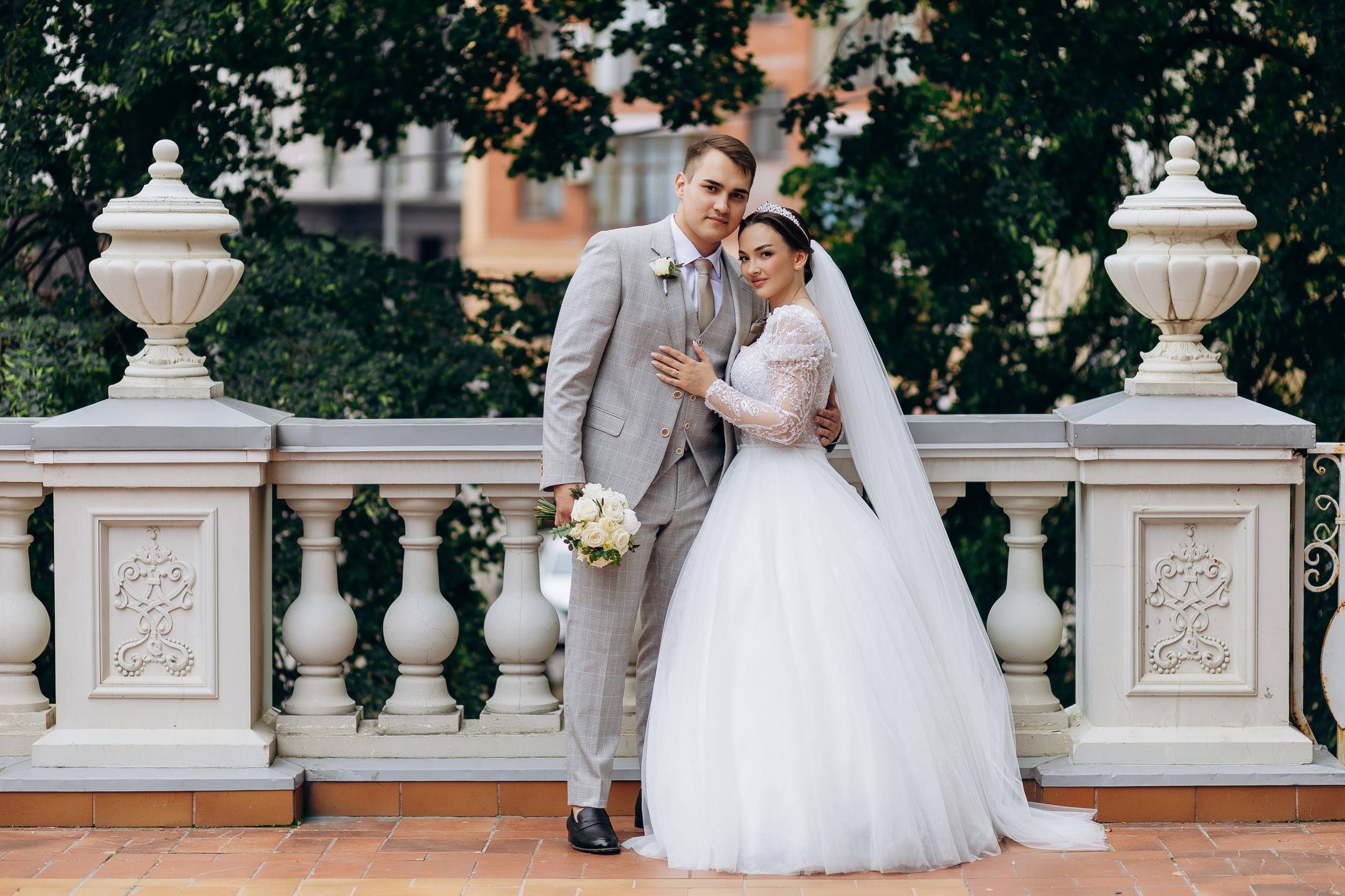 фотограф на свадьбу, свадебная фотосессия в отеле, свадебное платье со шлейфом