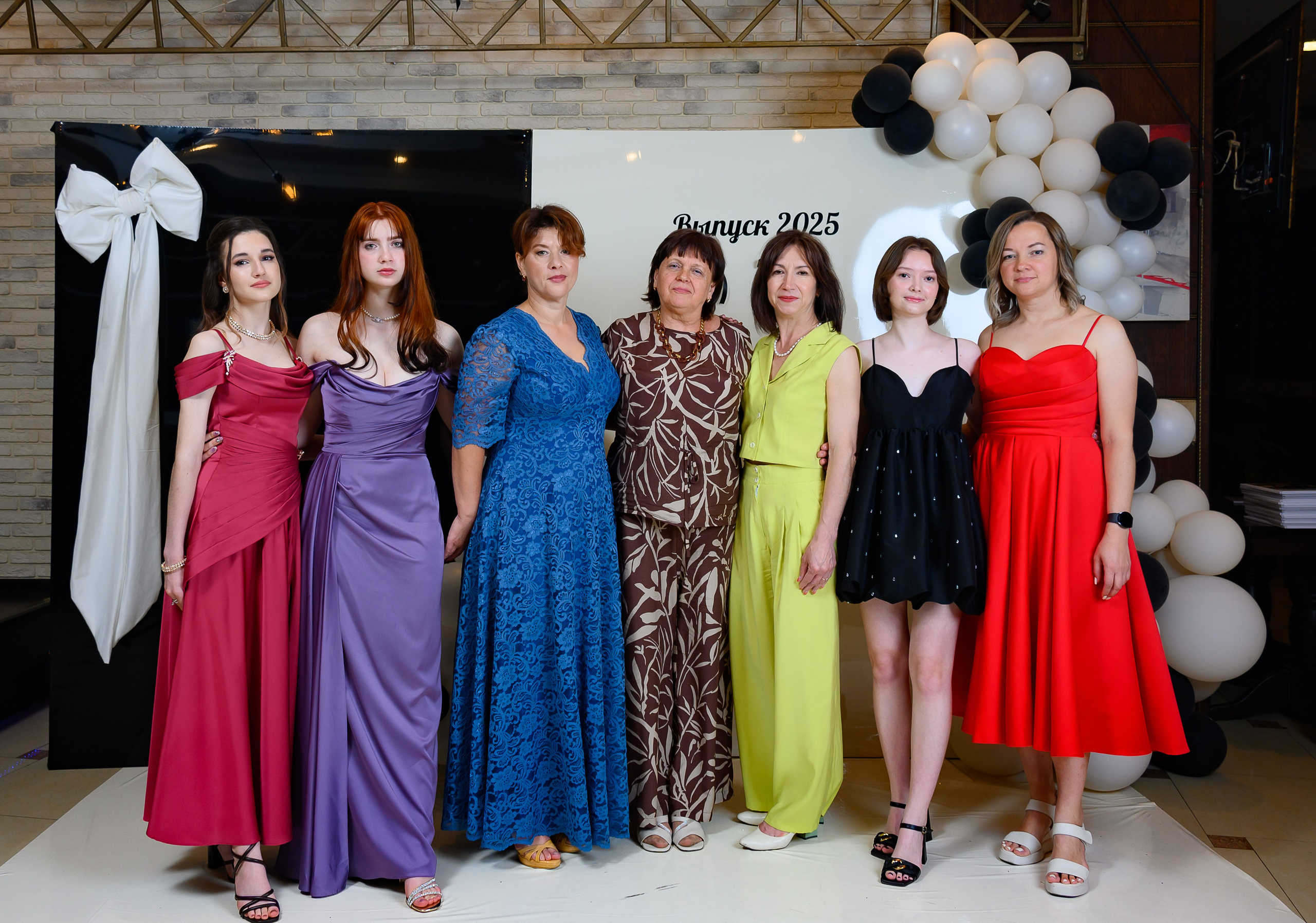 Выпускной 2025 11 кл. Семейный и детский фотограф в Новороссийске Лебедева Елена