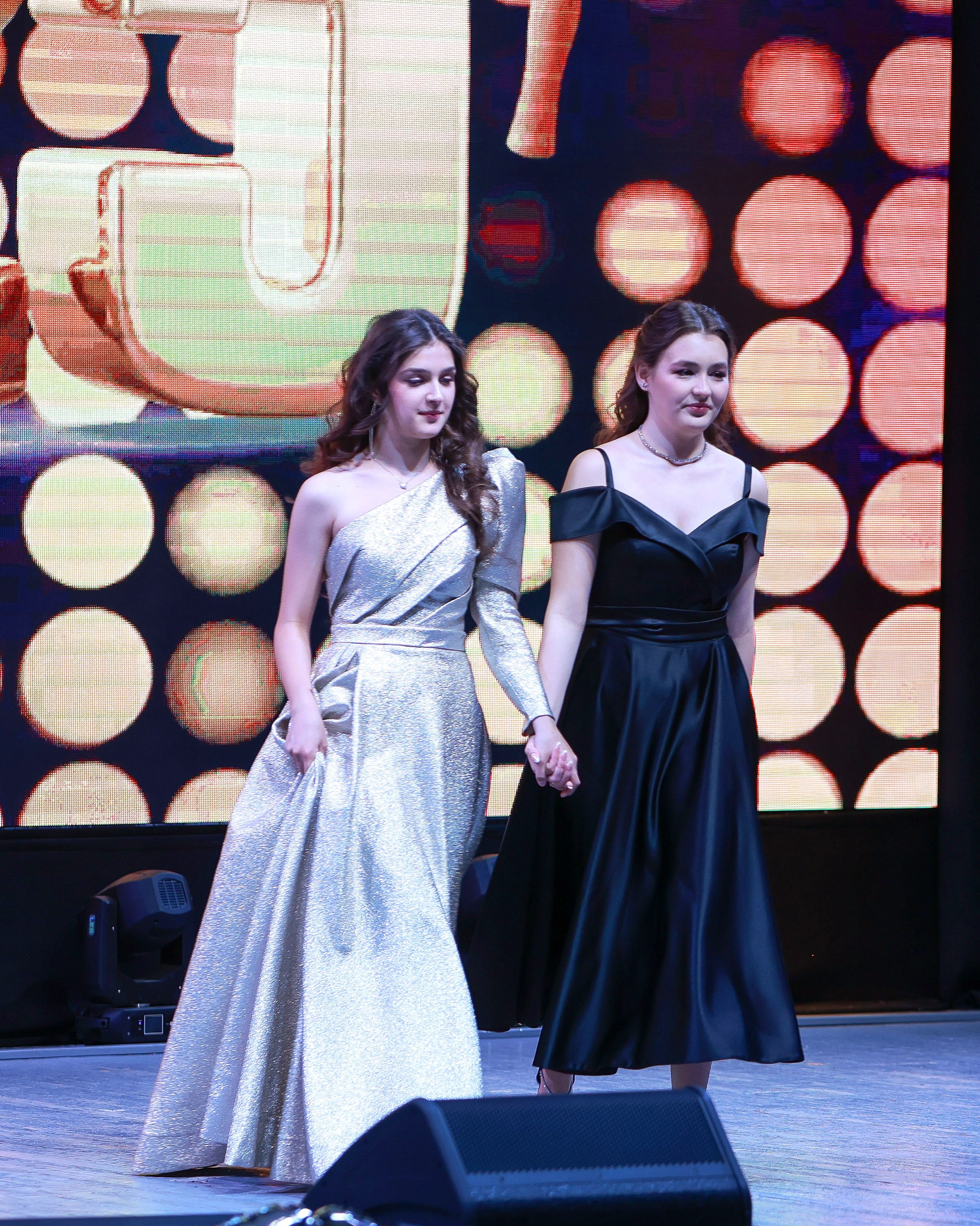 Вручение аттестатов 11 класс в Домодедовский лицей № 3. Выпускные альбомы и школьный фотограф в Подольске, Троицке, Щербинке, Москве и Московской области