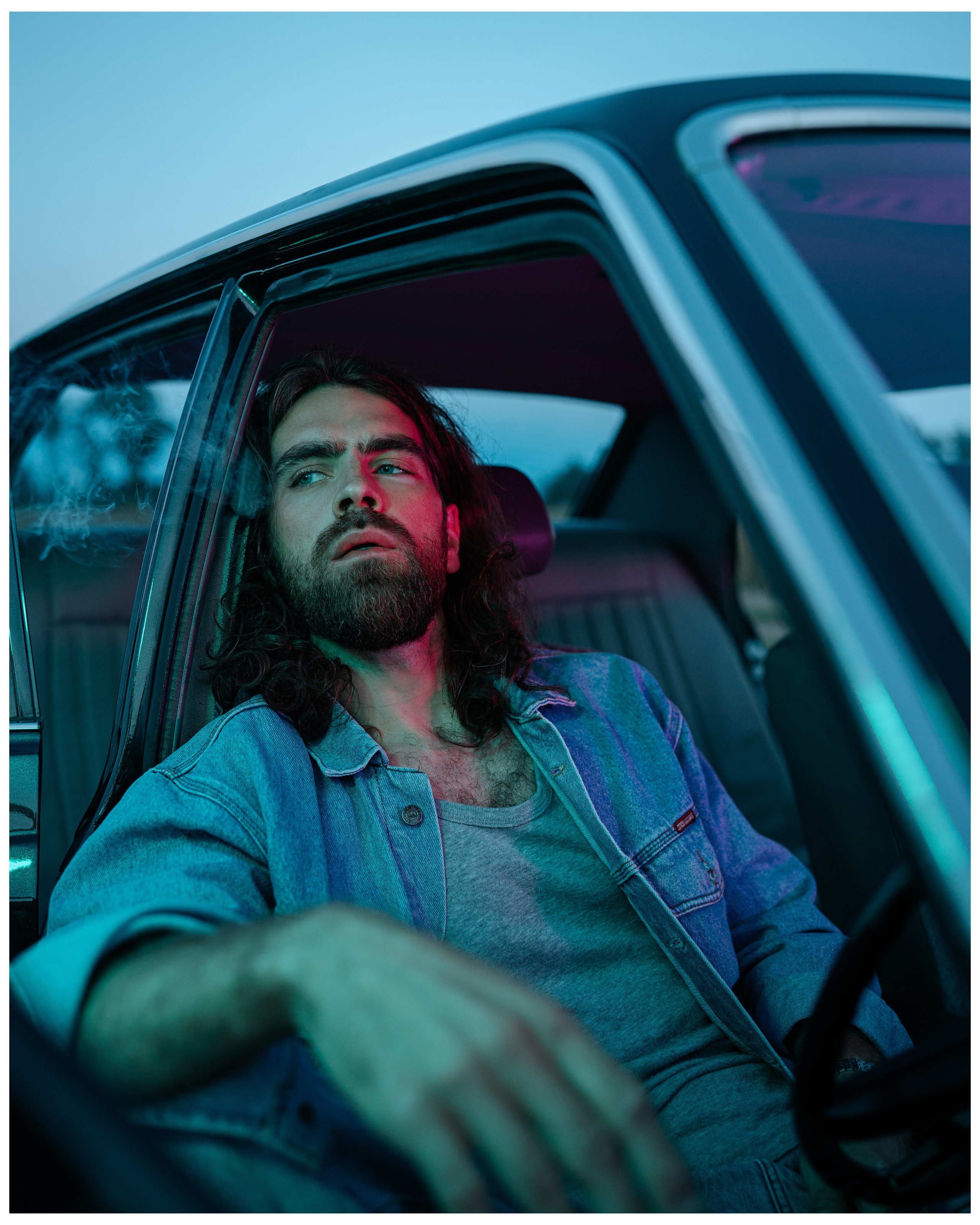 Фотосессия парня с автомобилем. Портретный фотограф Санкт-Петербург Арнольд