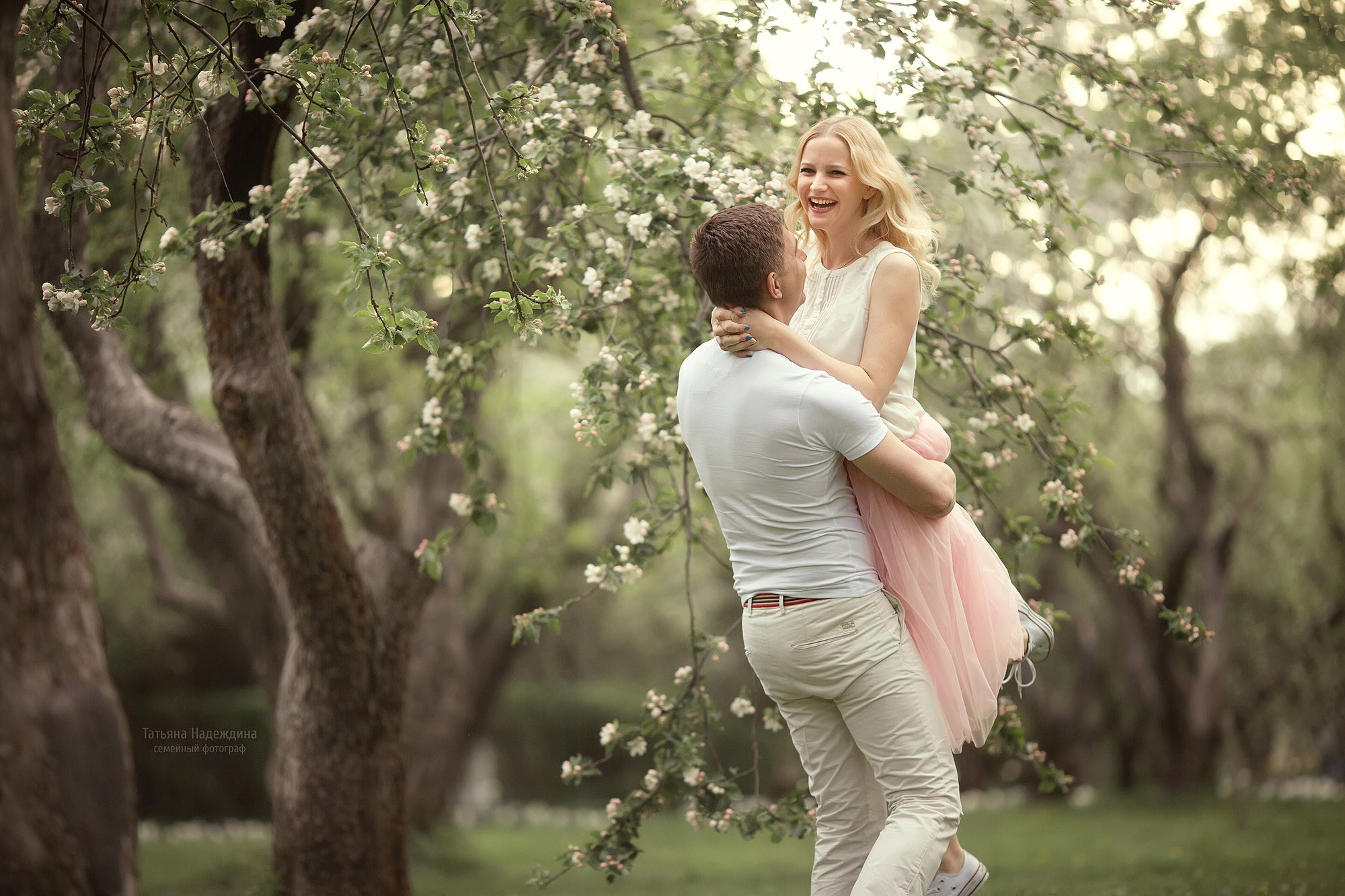 Счастье в цветущих садах. Tatyana Nadezhdina Family photographer
