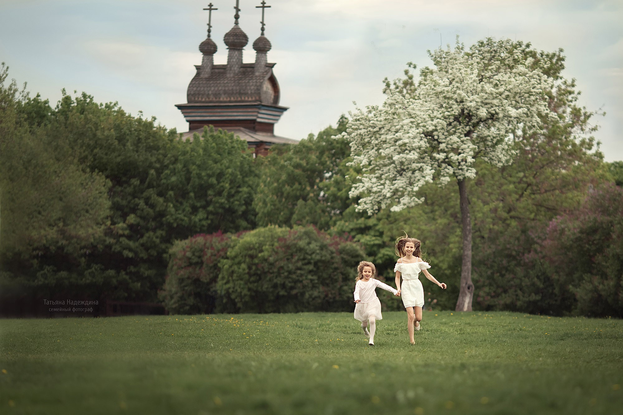 Счастье в цветущих садах. Tatyana Nadezhdina Family photographer