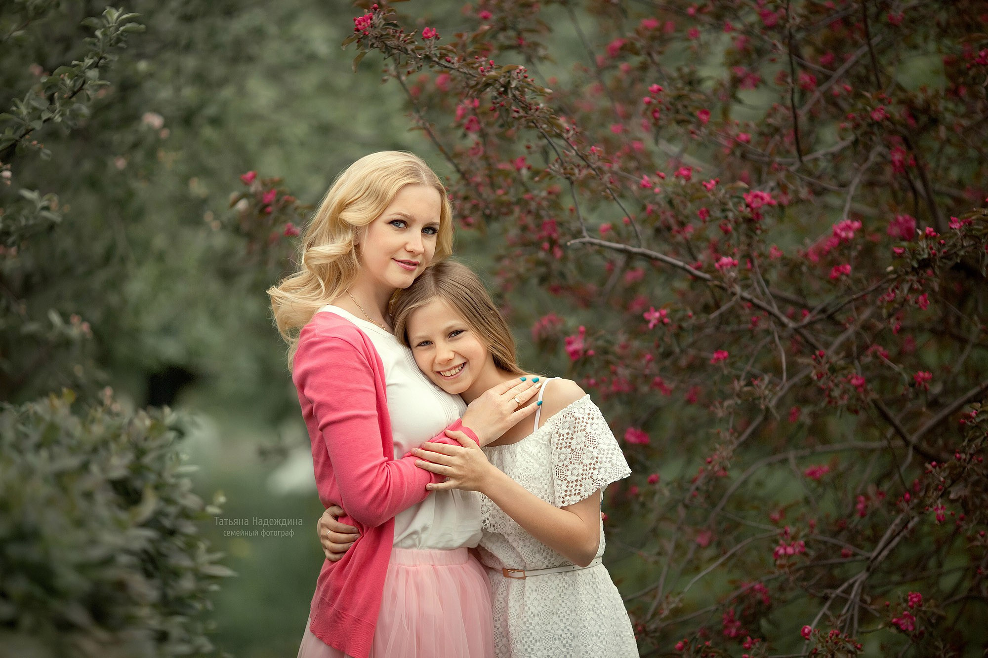 Счастье в цветущих садах. Tatyana Nadezhdina Family photographer
