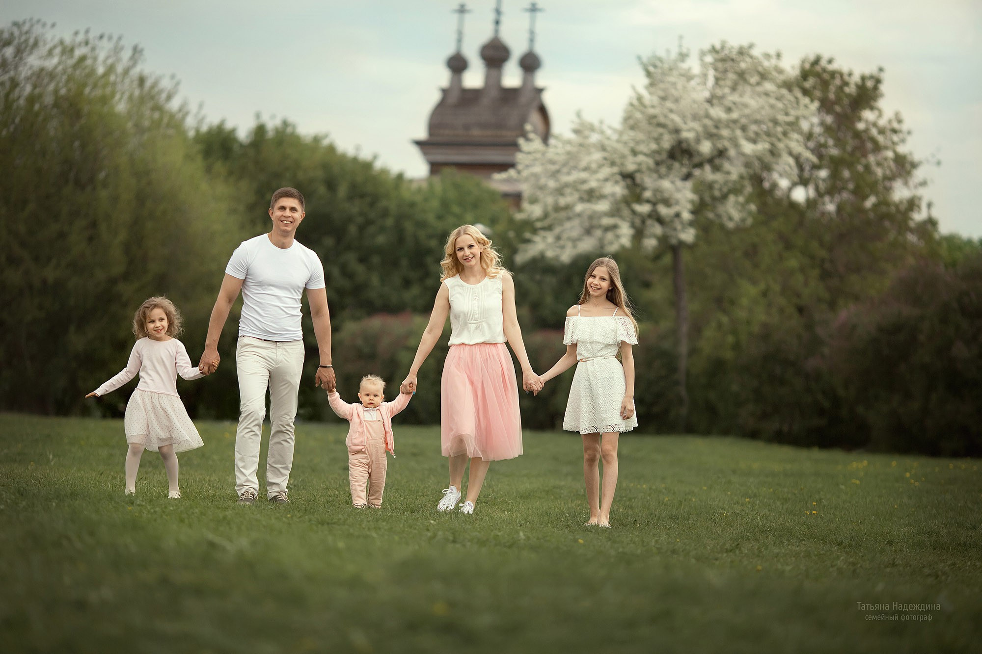 Счастье в цветущих садах. Tatyana Nadezhdina Family photographer