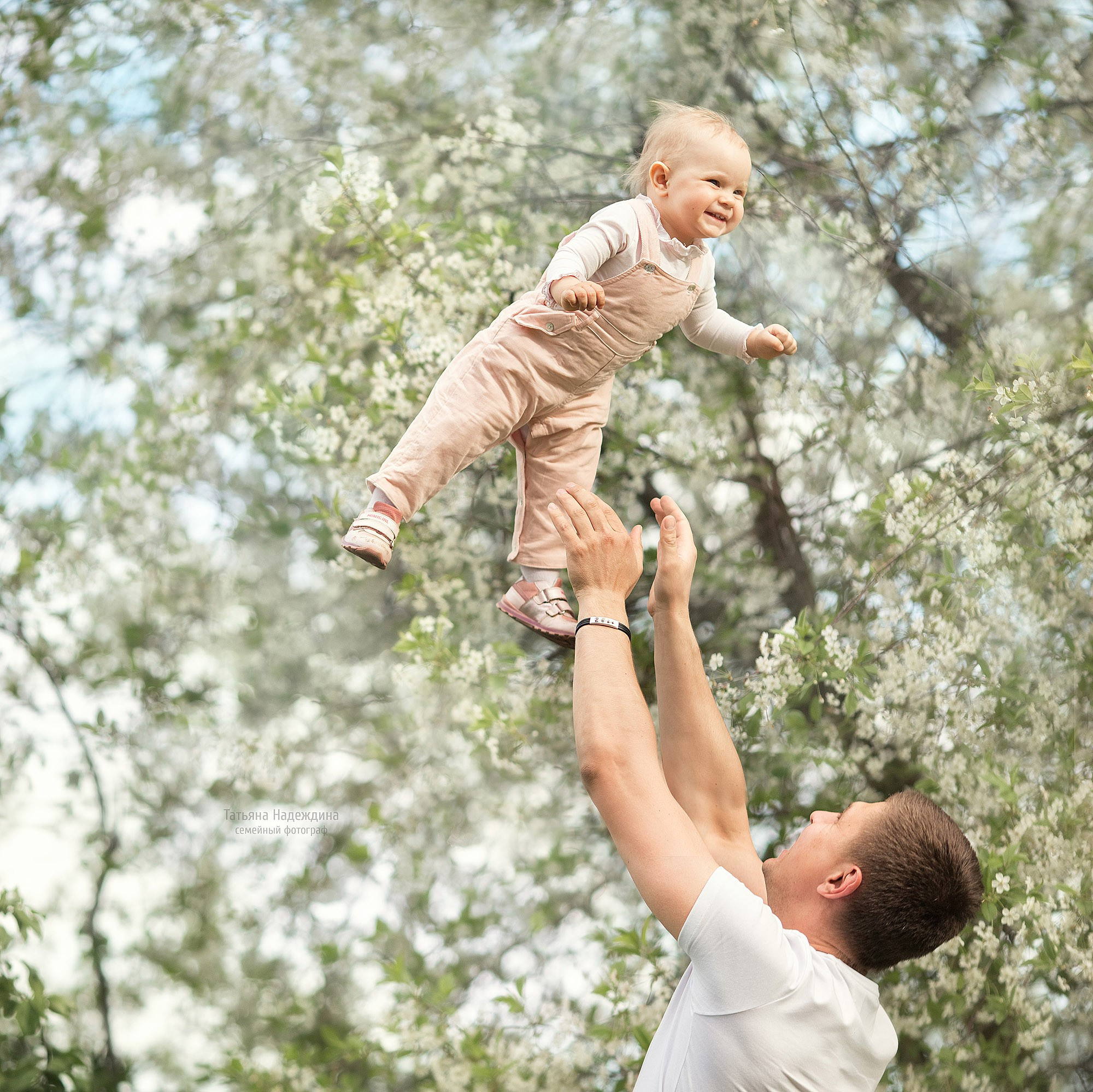 Счастье в цветущих садах. Tatyana Nadezhdina Family photographer