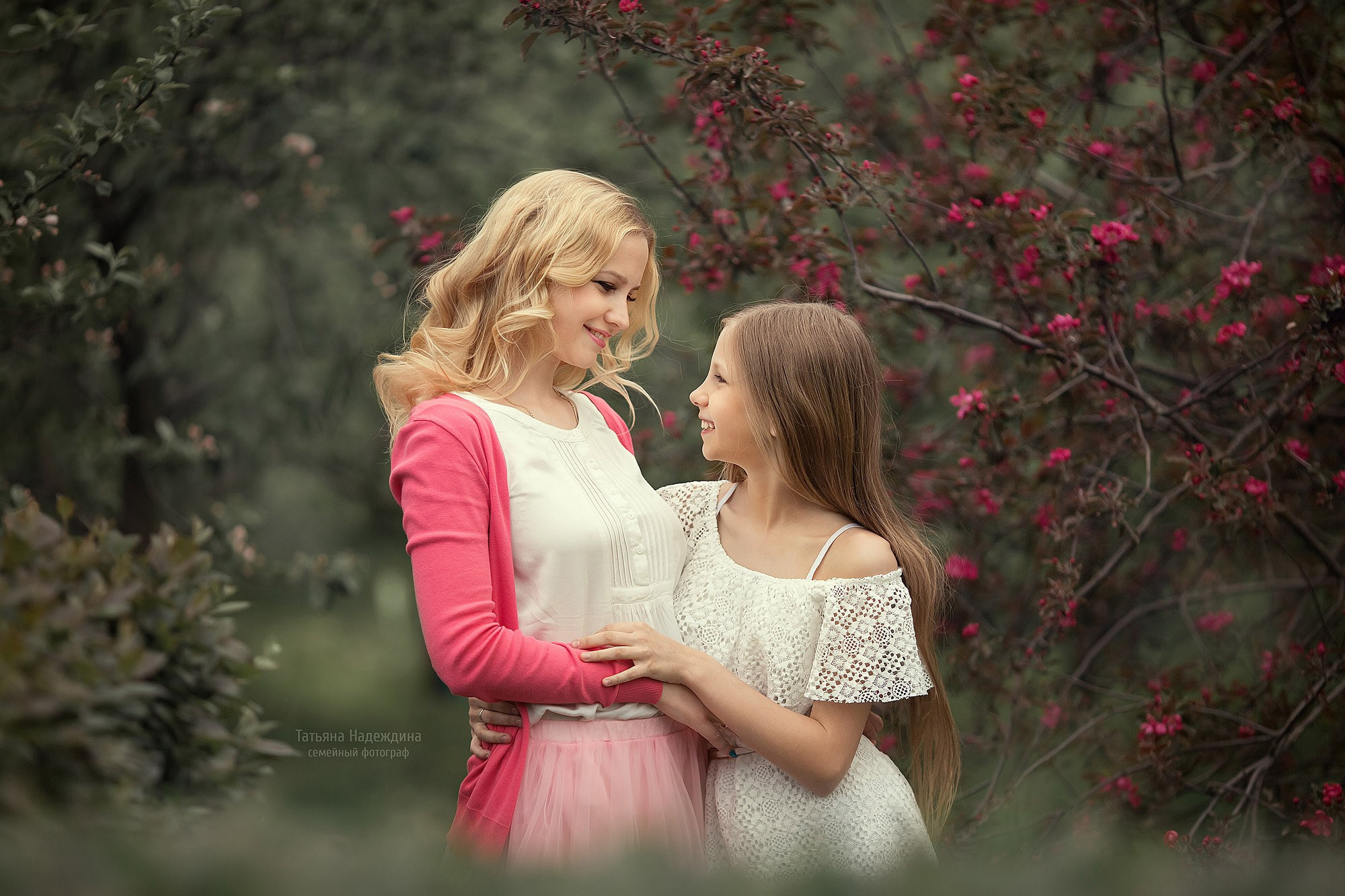 Счастье в цветущих садах. Tatyana Nadezhdina Family photographer