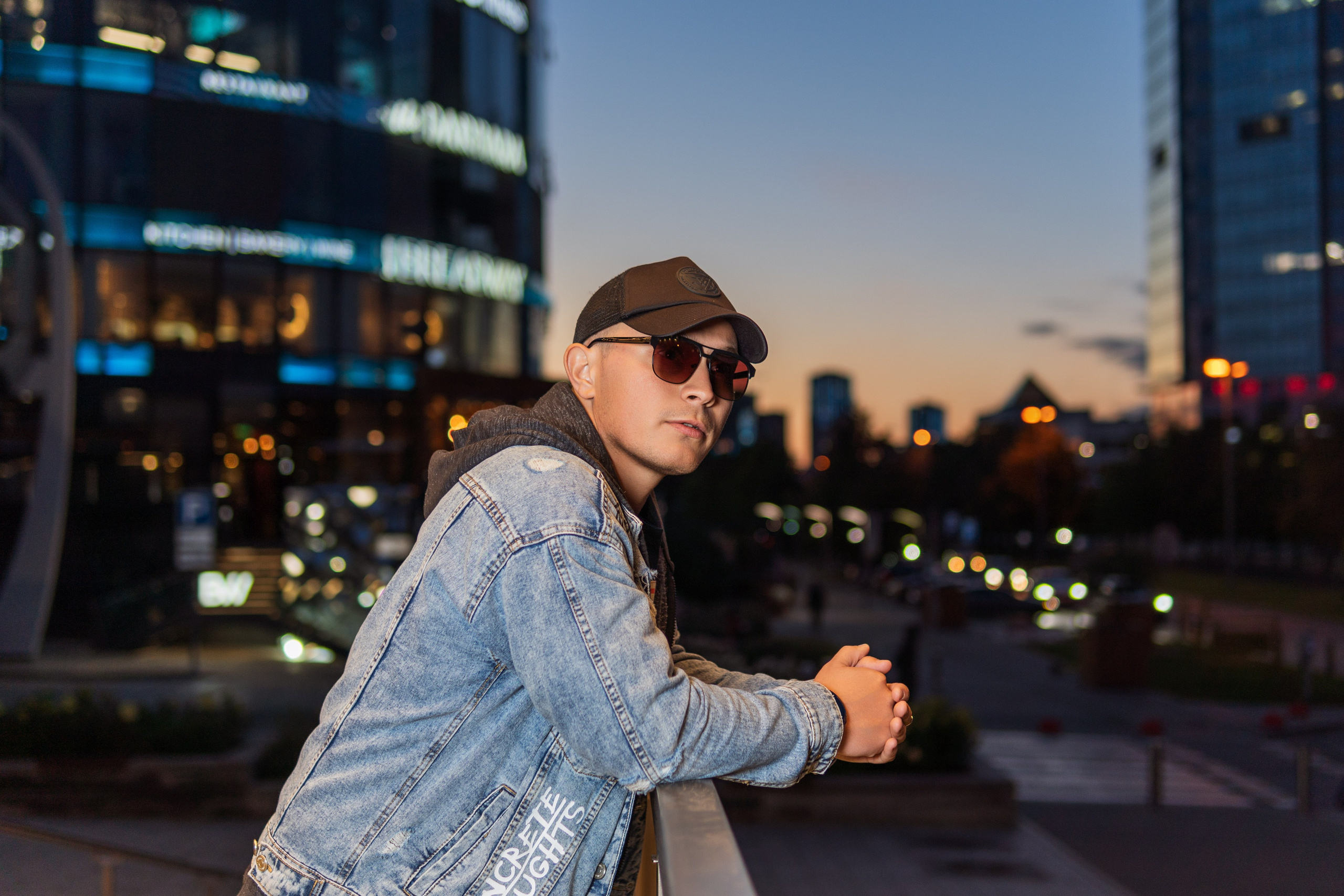 Кирилл и ночной Екатеринбург. Портретный, репортажный и свадебный фотограф в Екатеринбурге Денис Южаков