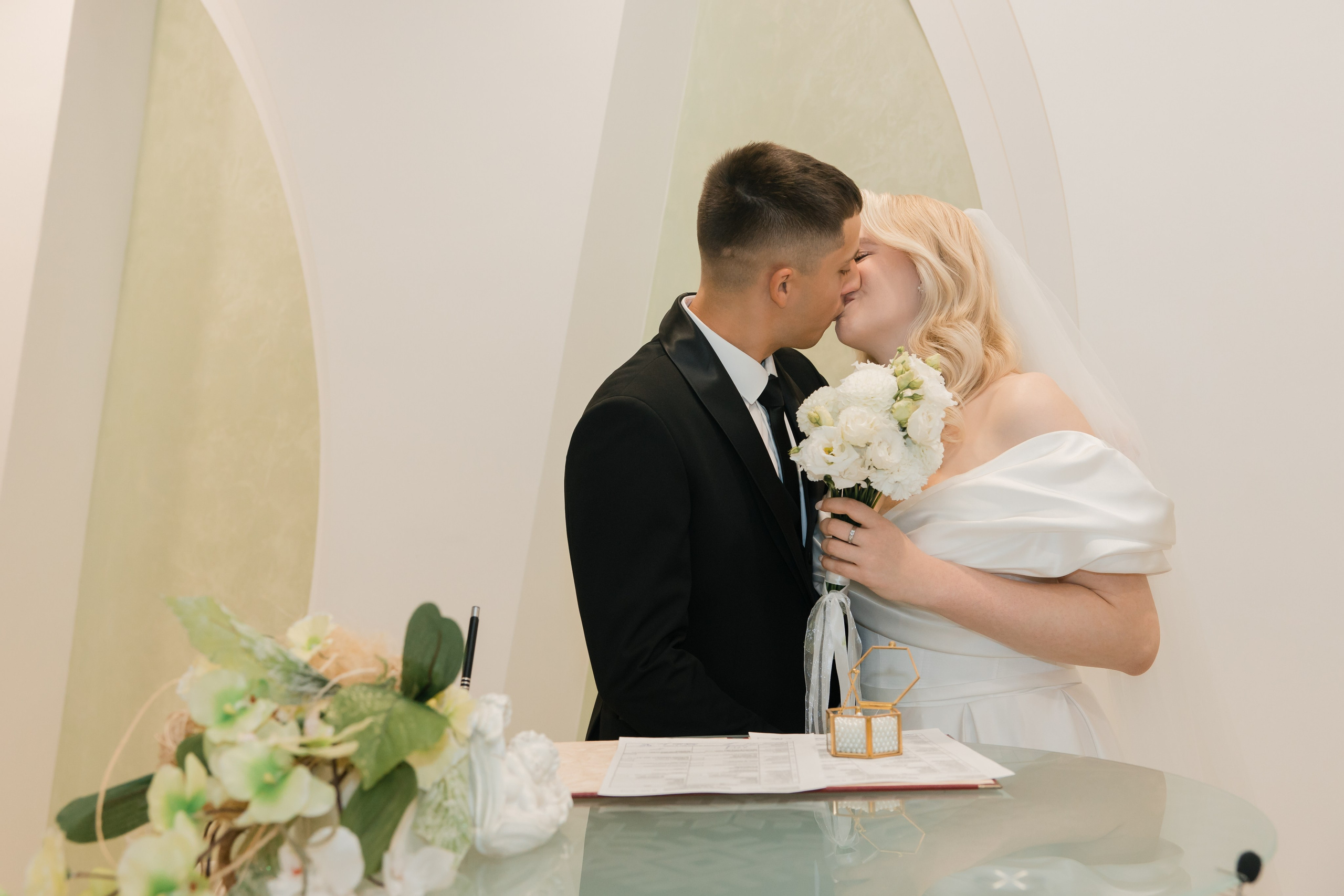 Отдел ЗАГС Администрации Первомайского района. Видеосъемка и фотосъемка свадеб. Фотограф и оператор на свадьбу. Видеосъемка подкастов, собственная видео-фотостудии. Предметная фотосъемка