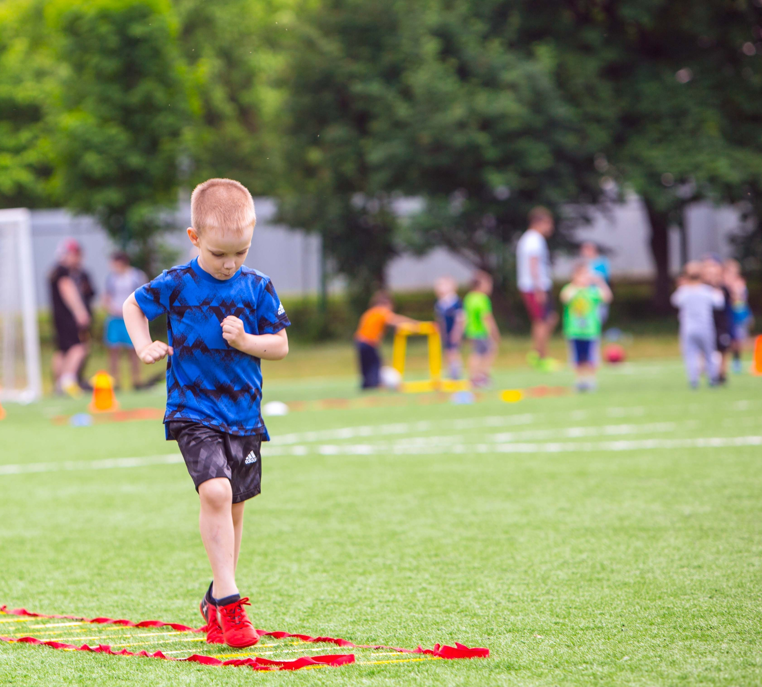 Футбольная школа «Юниор» — фото тренировок и игр. Выпускные альбомы для школы и детского сада — школьный фотограф Подольск, Троицк, Щербинка, Москва
