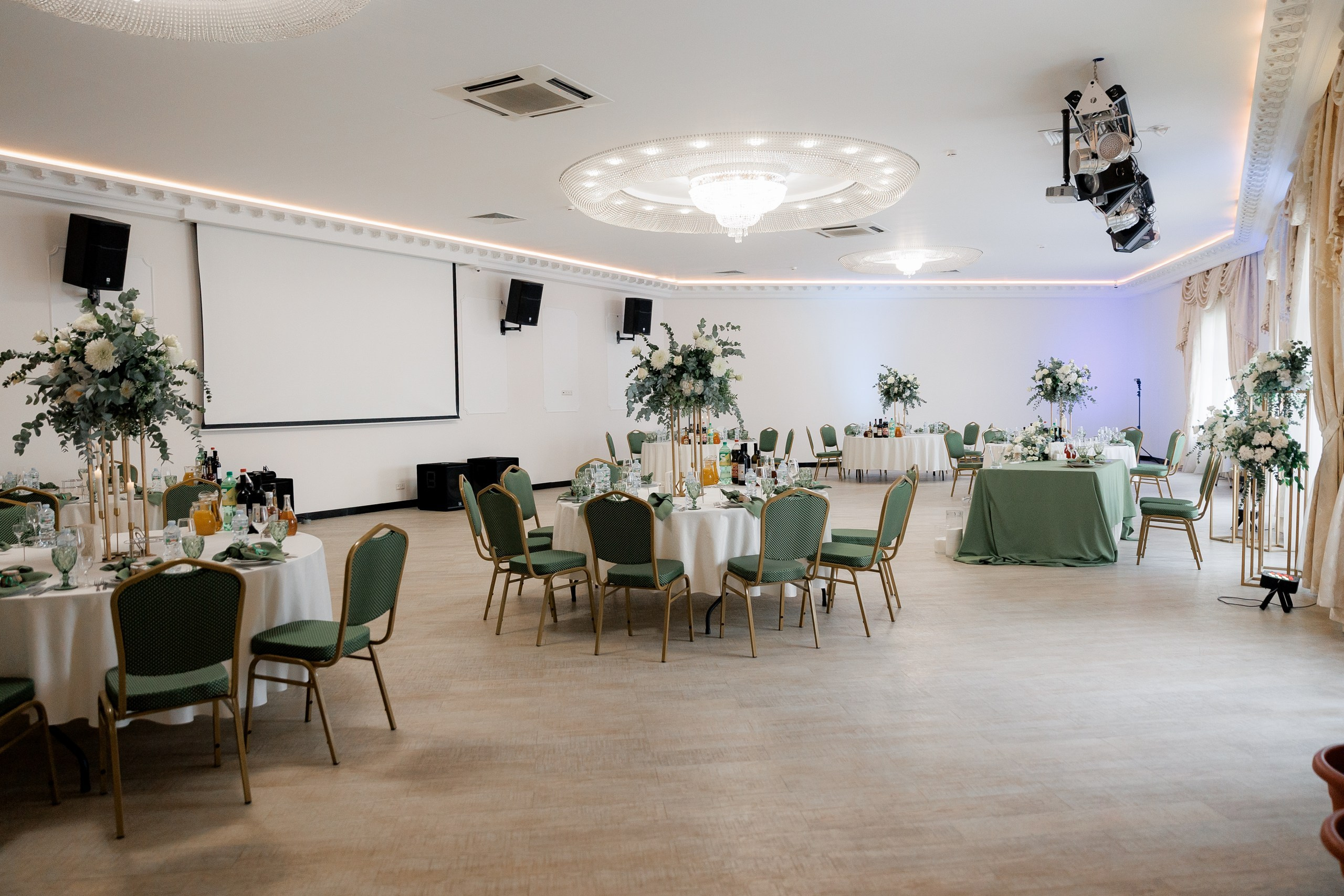 Фотографии зала. Банкетный комплекс и свадебное агенство "Александр Грин"