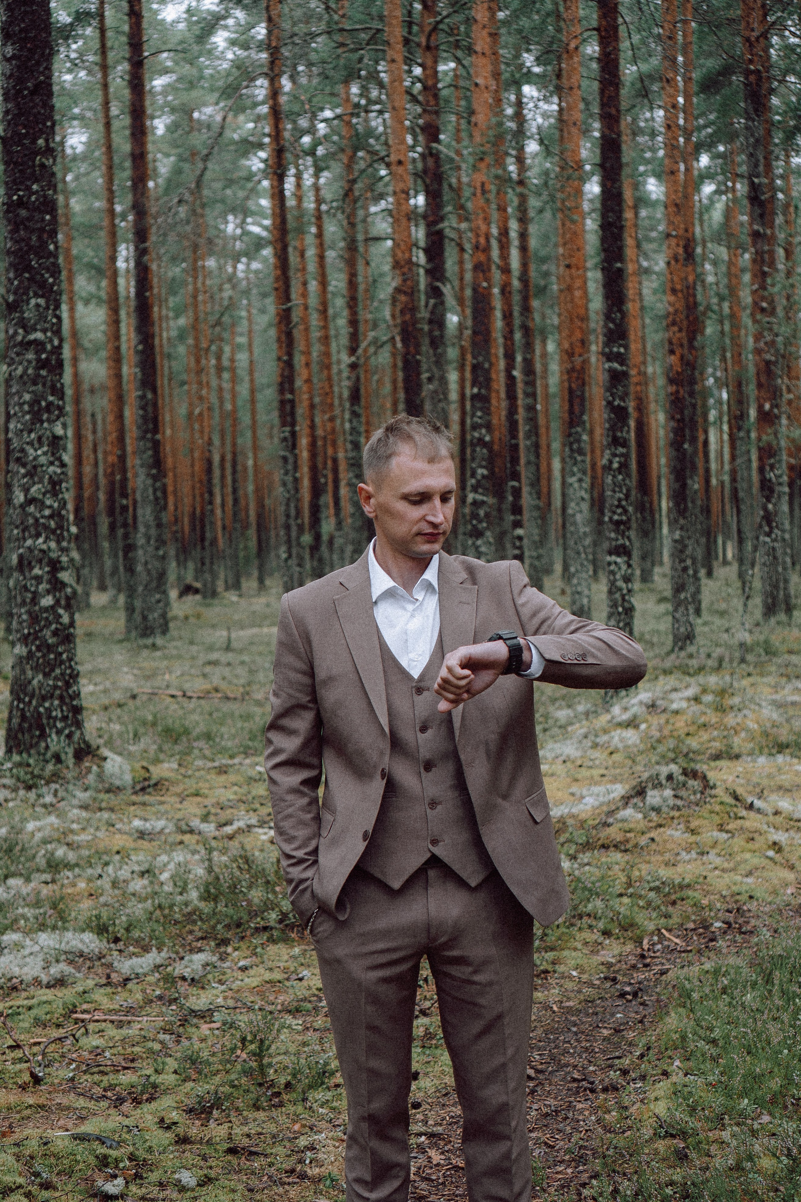 СВАДЕБНАЯ ФОТОСЕССИИЯ ПАРЫ В ГОРОДЕ ПРИОЗЕРСК В СОСНОВОМ ЛЕСУ И С ПИКАПОМ. Профессиональный фотограф, Санкт-Петербург — Виктория Богомолова
