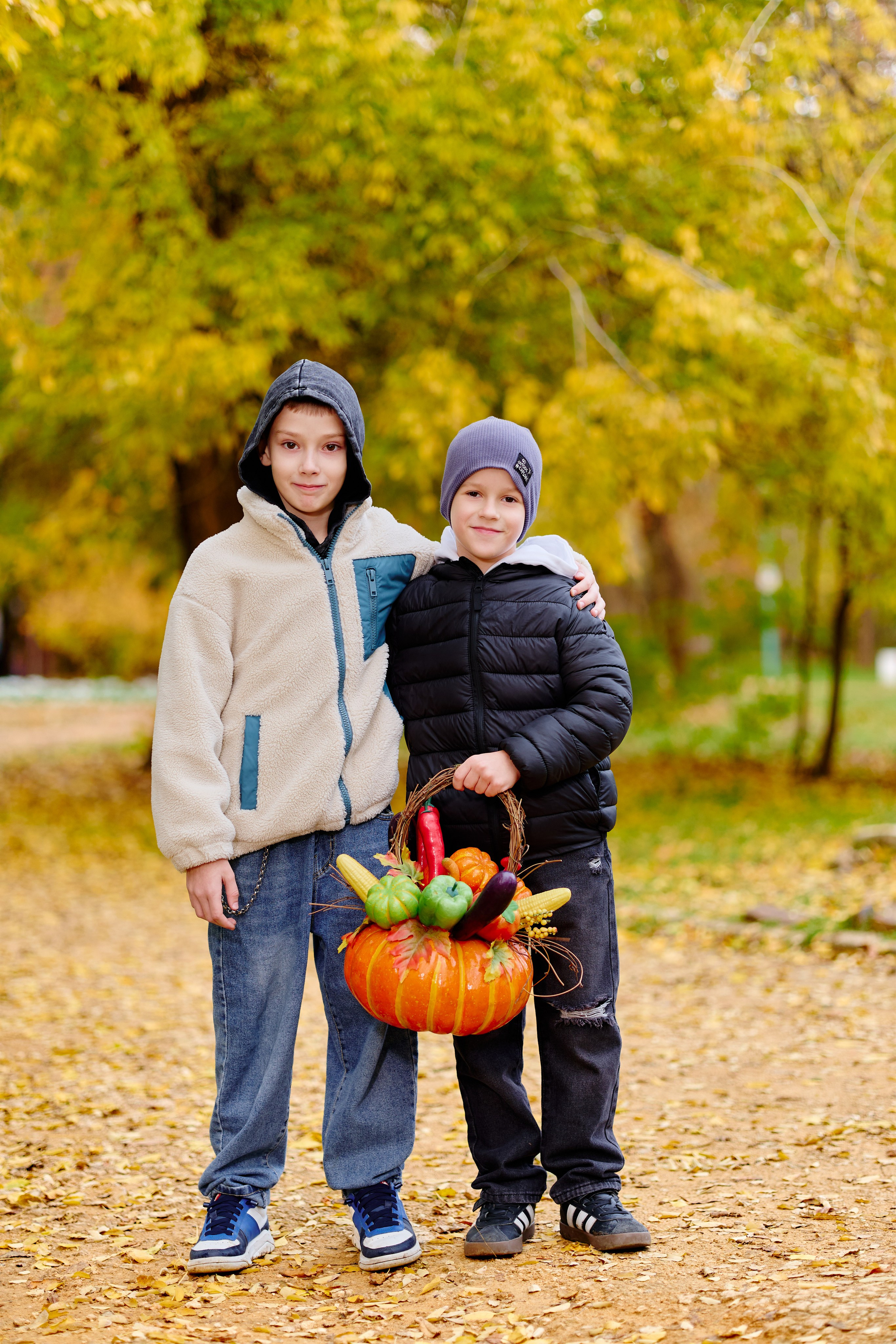 Прогулка в парке классом. Фотограф Выпускные альбомы Таганрог Сергей Коробченко