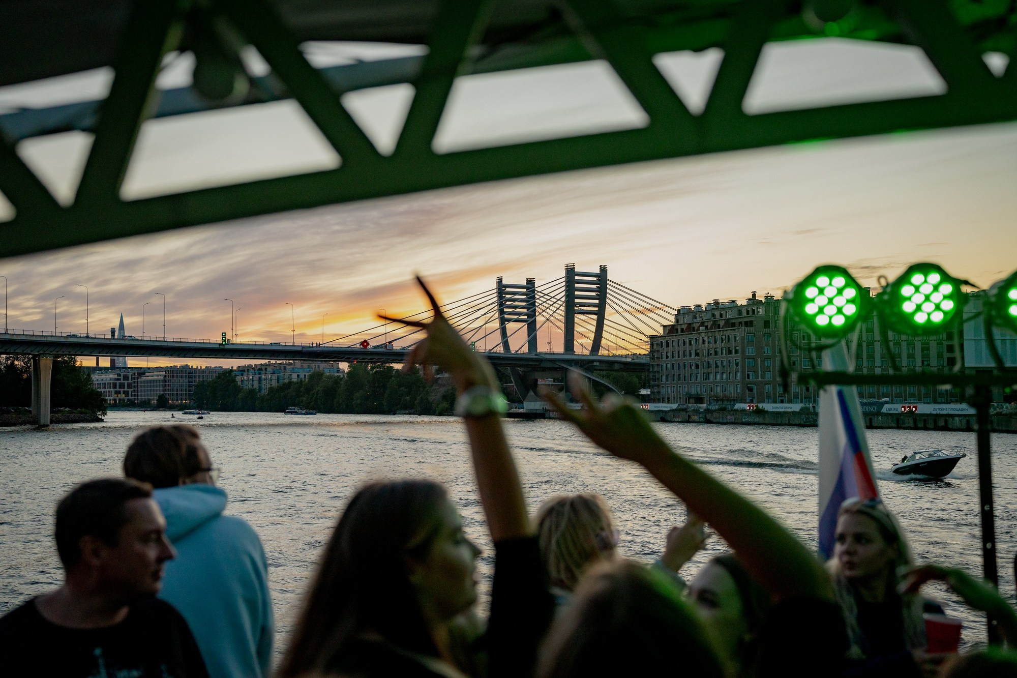 Прогулки на теплоходе. Фотограф Сергей Лукьяненко