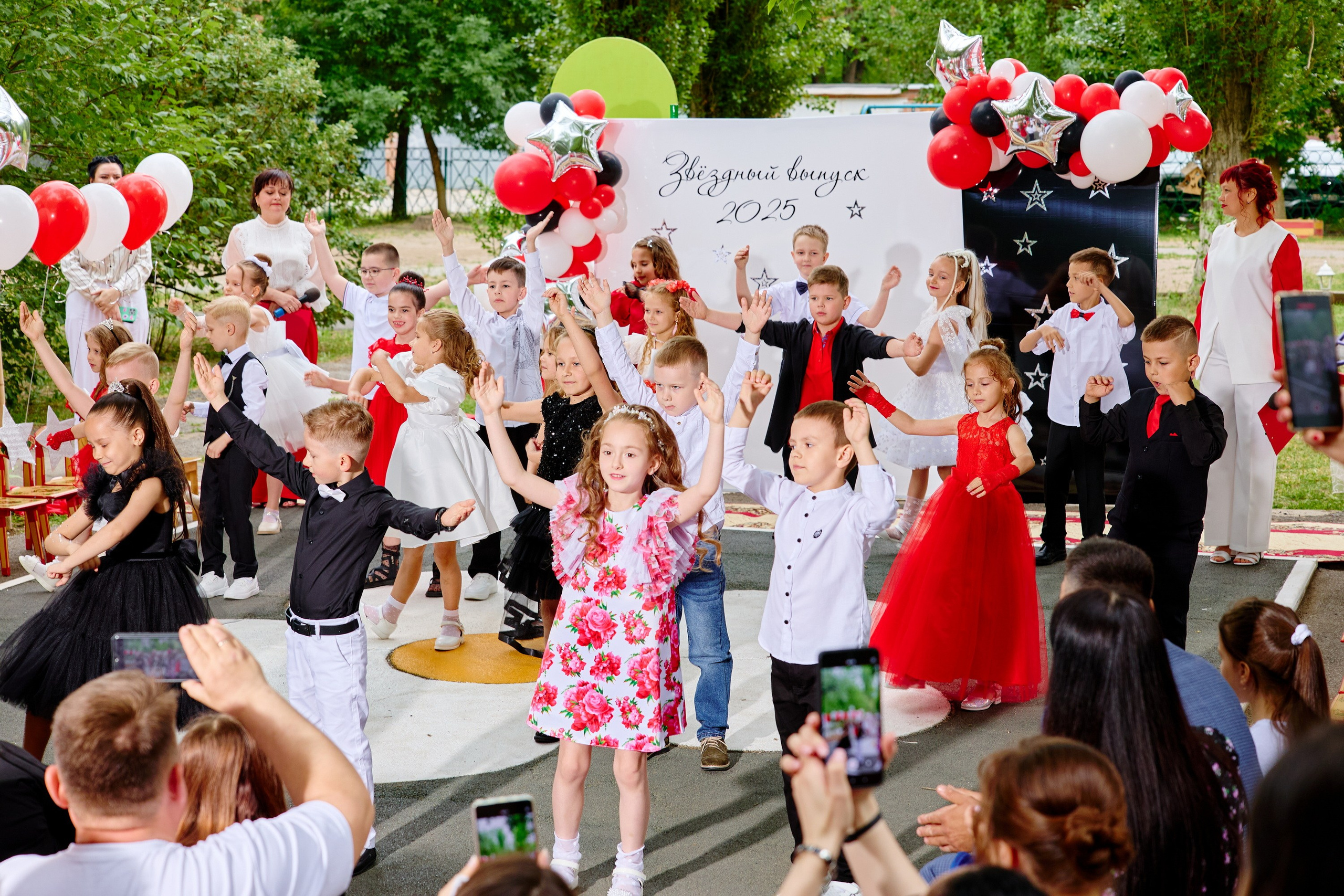 Выпускной 45 сад. Фотограф Выпускные альбомы Таганрог Сергей Коробченко