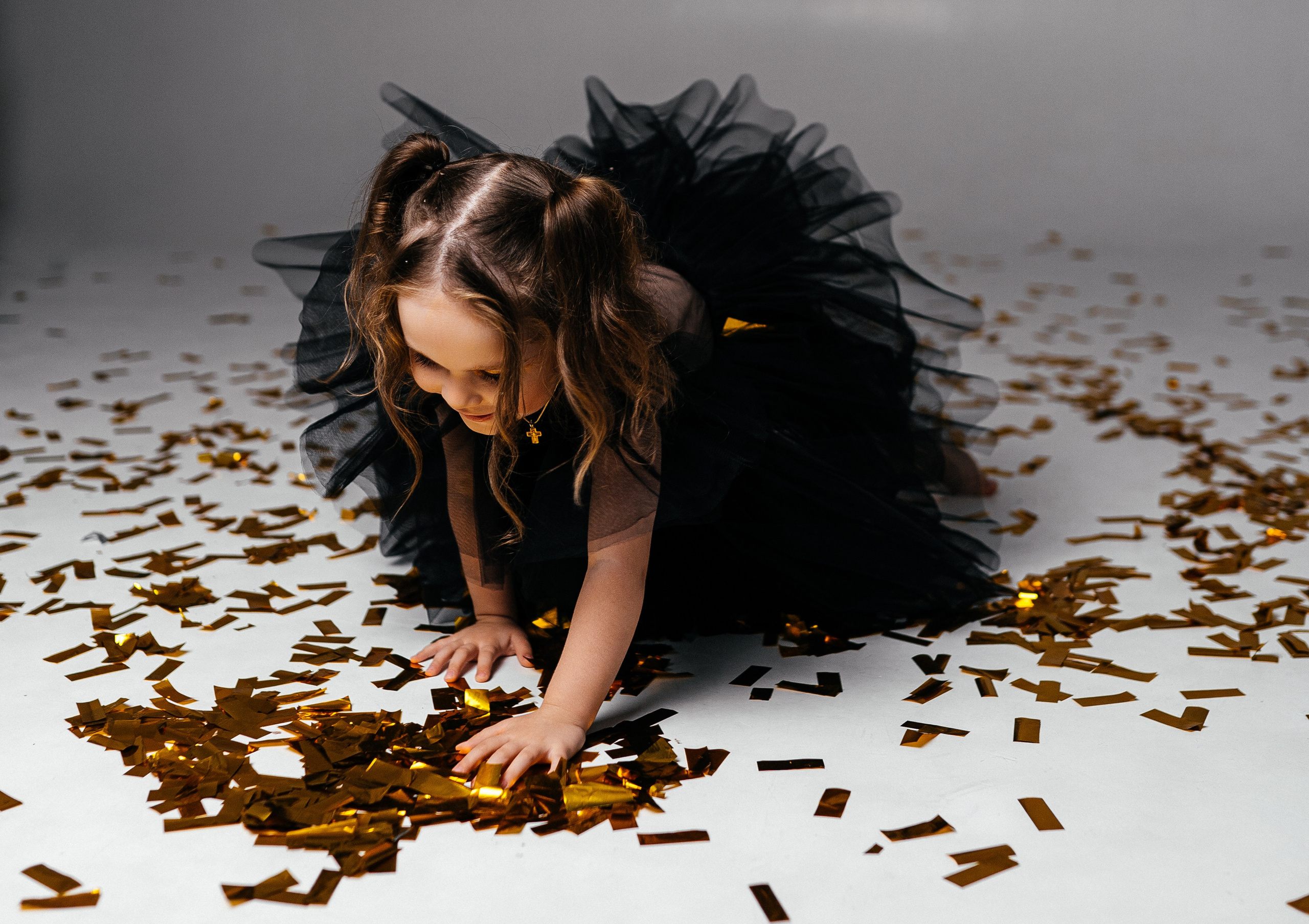 Фотосессия для девочки в платье. Фотограф Ким Наталья в Красноярске