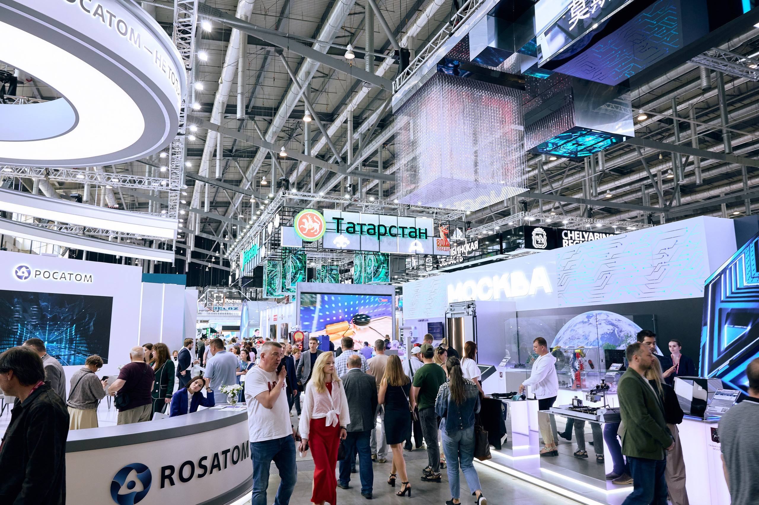 Иннопром-2025. Предметный и репортажный фотограф Алексей Кротов