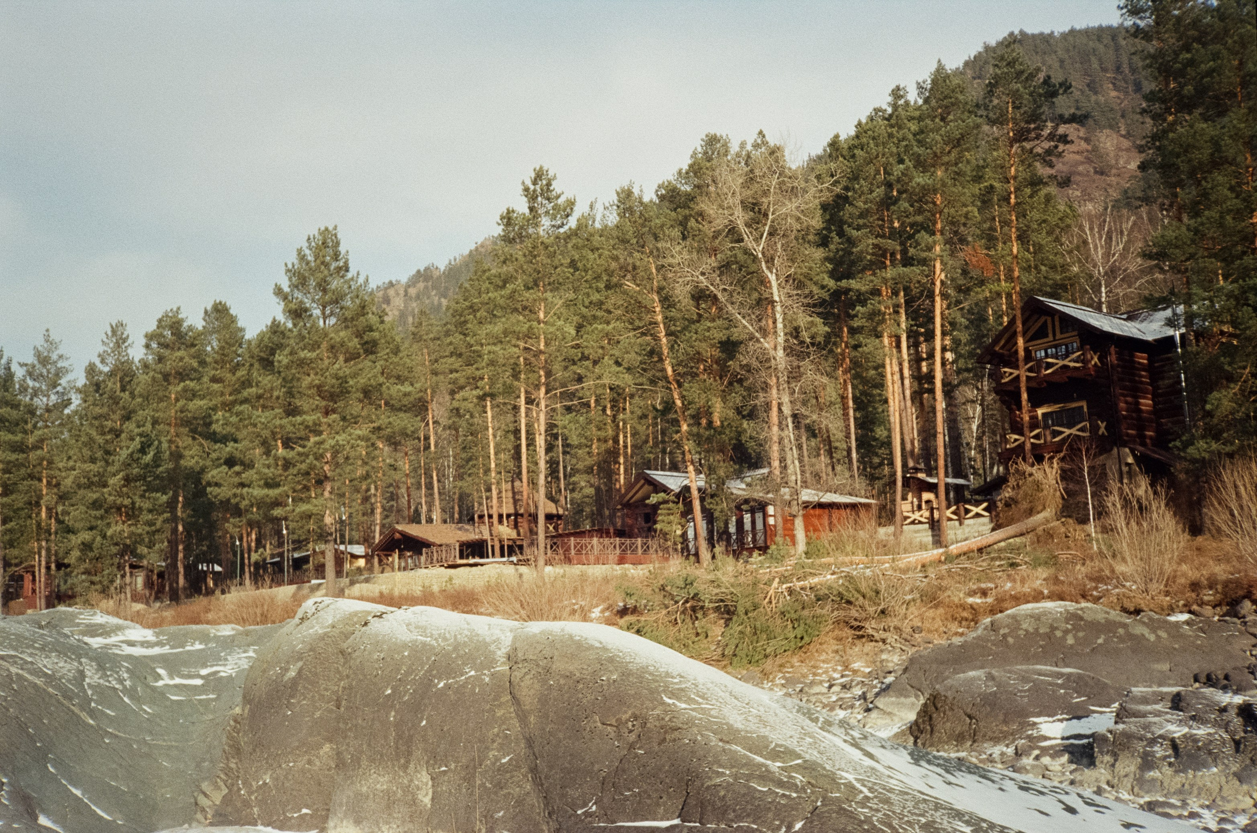 Кедровый остров и база Берель. Яркое солнце, скалы, льды и бурлящий по. Фотограф-документалист Мария Осокина