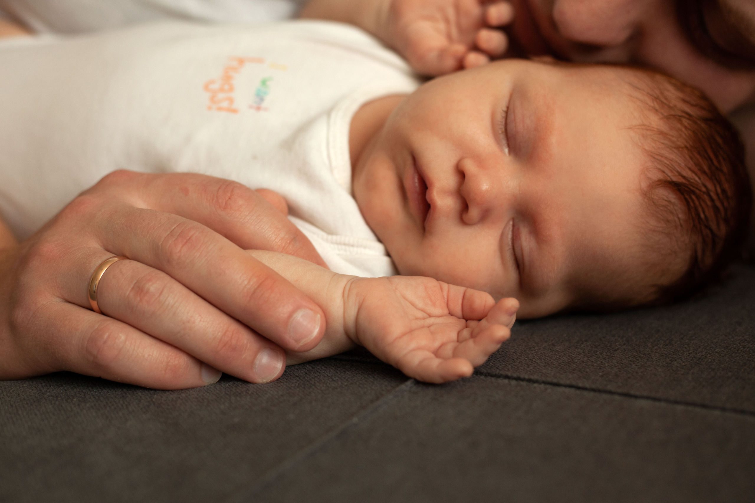 Домашняя фотосессия с новорожденным малышом. Фотограф видеограф Ольга Василевская