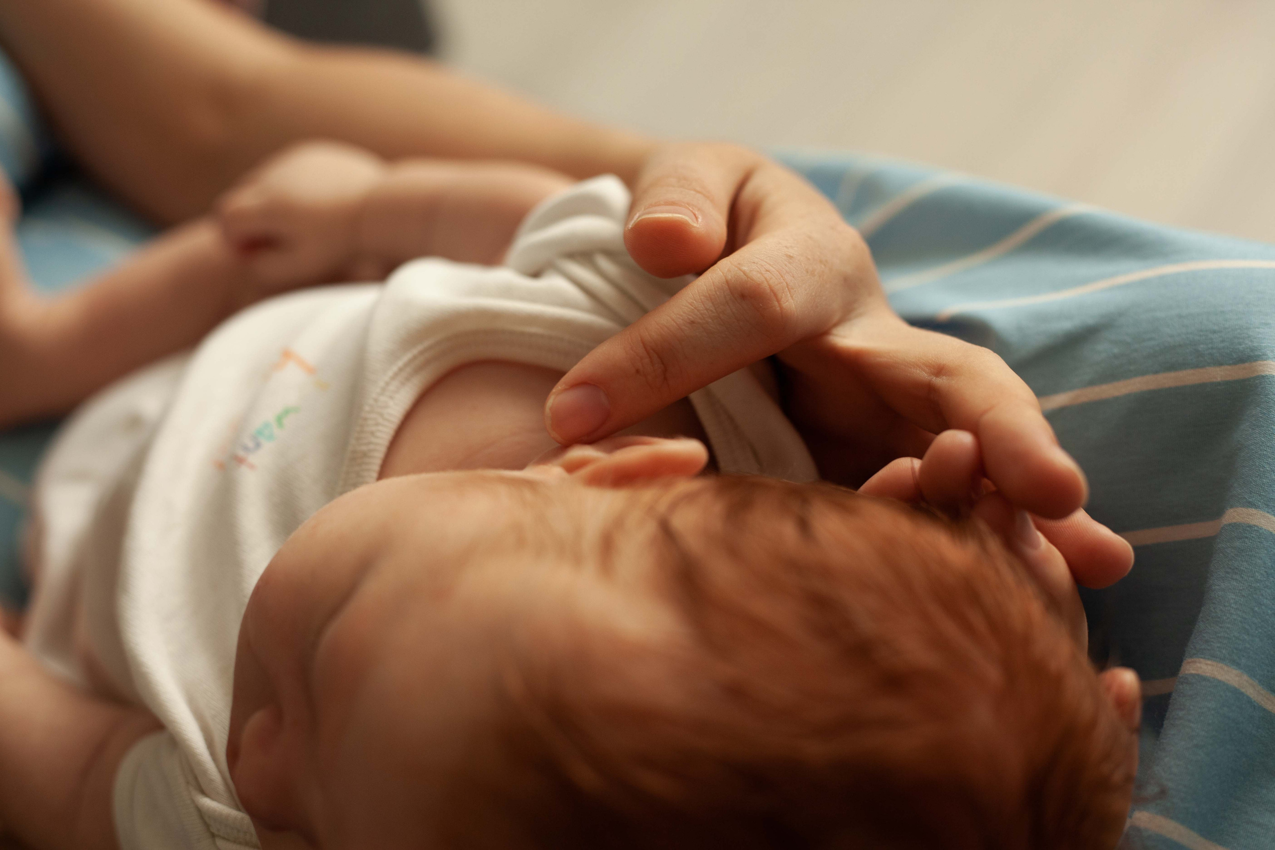 Домашняя фотосессия с новорожденным малышом. Фотограф видеограф Ольга Василевская