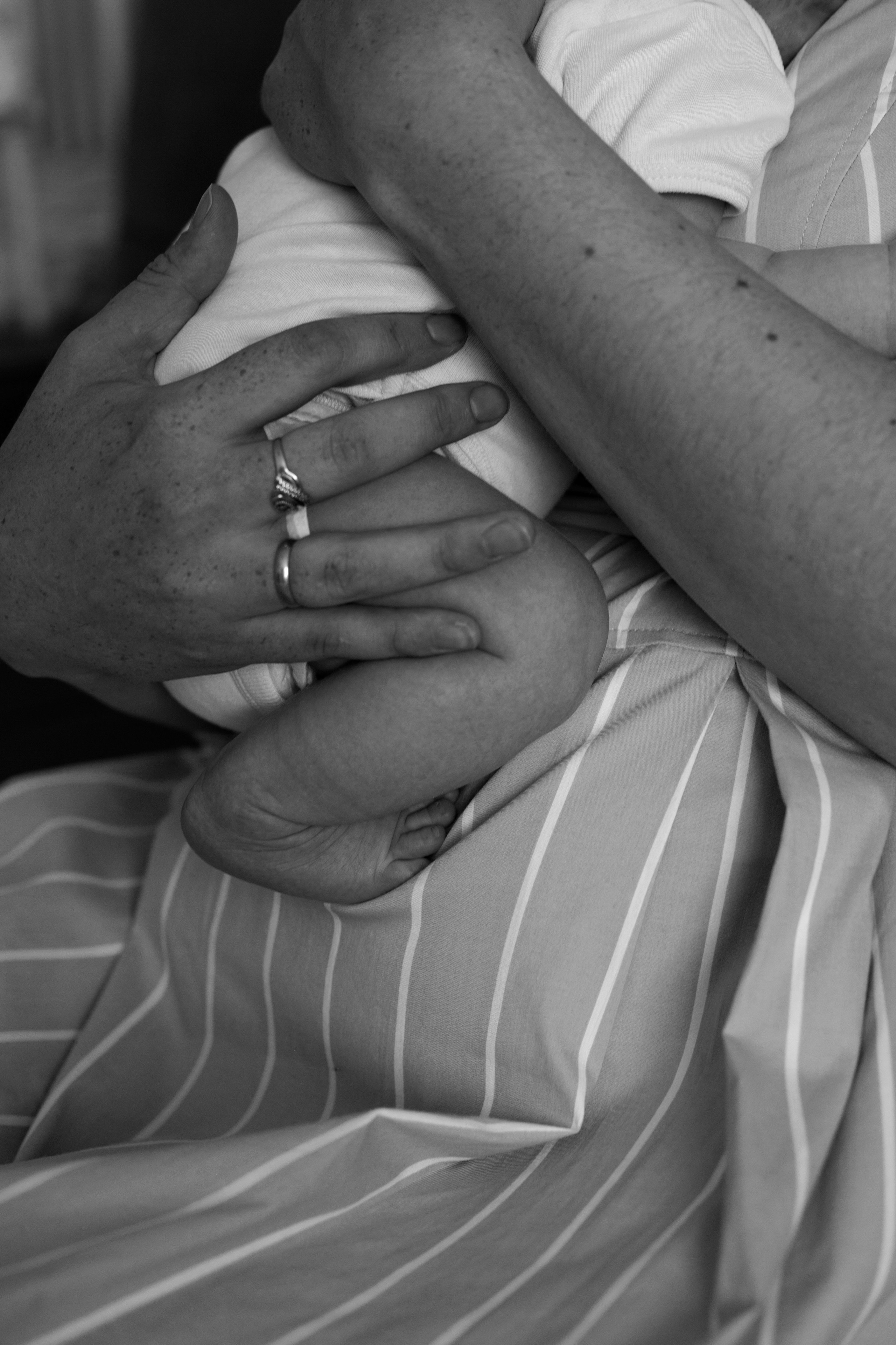 Домашняя фотосессия с новорожденным малышом. Фотограф видеограф Ольга Василевская