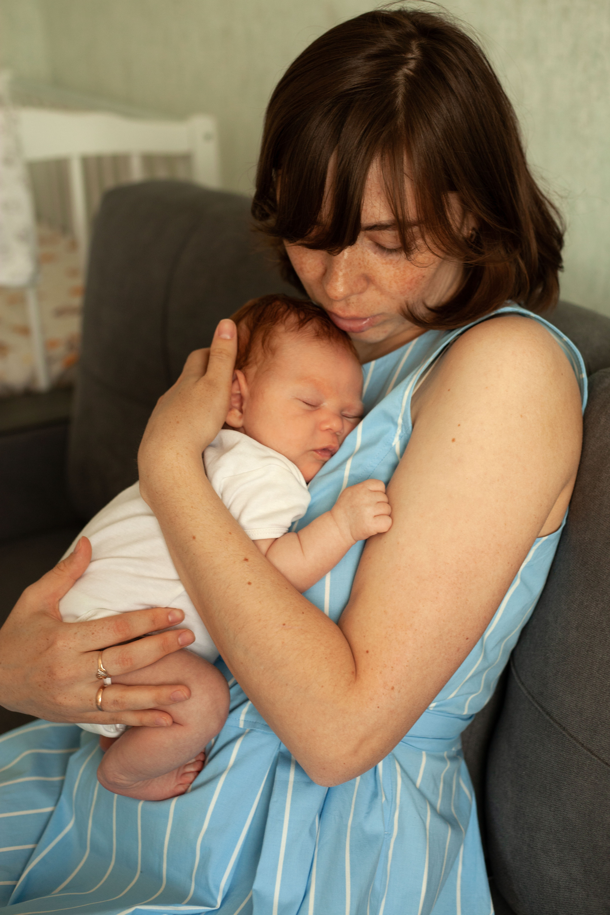 Домашняя фотосессия с новорожденным малышом. Фотограф видеограф Ольга Василевская